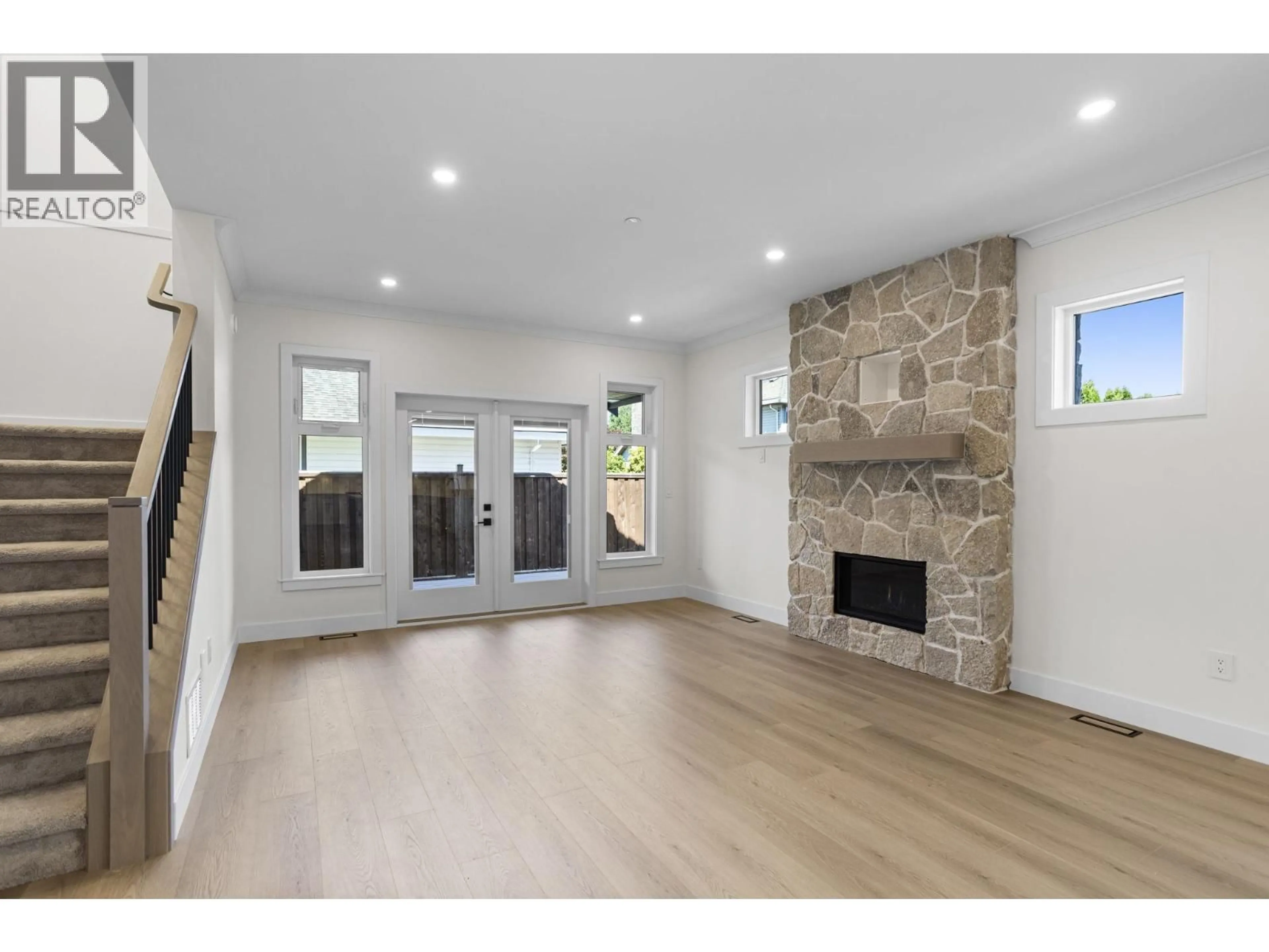 Indoor entryway for 20619 123 AVENUE, Maple Ridge British Columbia V2X4B1
