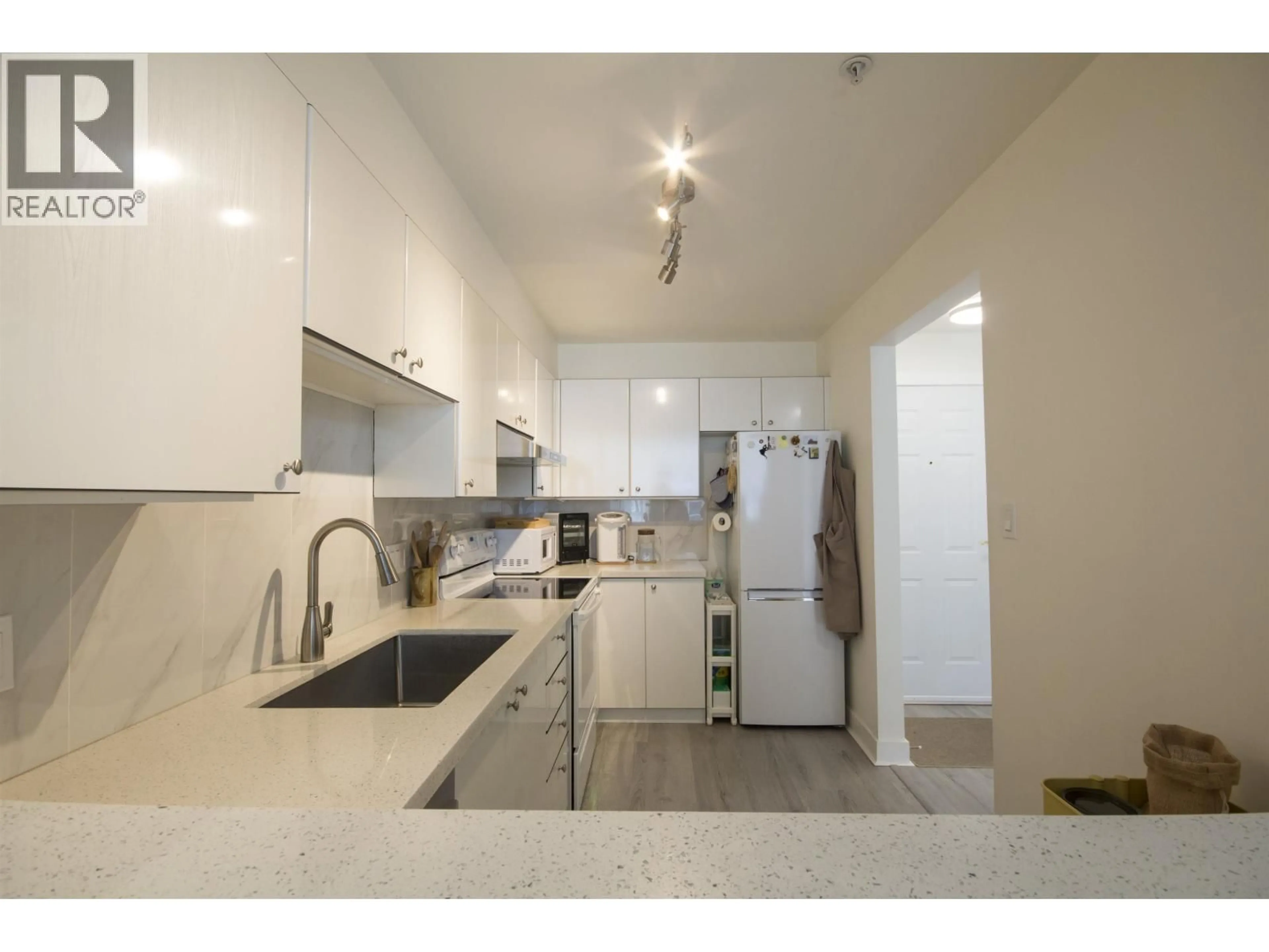 Standard kitchen, unknown for 314 - 5888 DOVER CRESCENT, Richmond British Columbia V7C5R9
