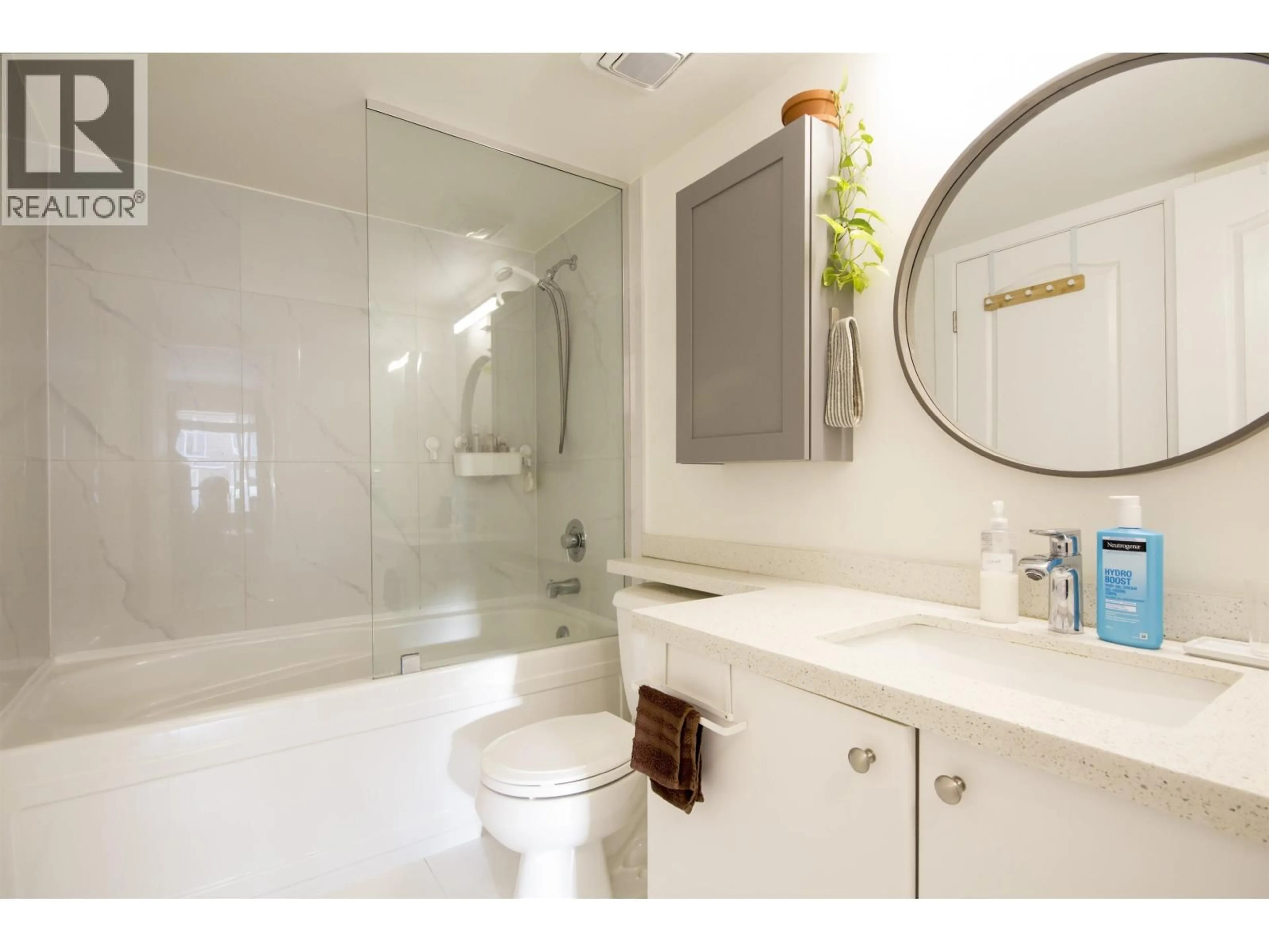 Standard bathroom, ceramic/tile floor for 314 - 5888 DOVER CRESCENT, Richmond British Columbia V7C5R9