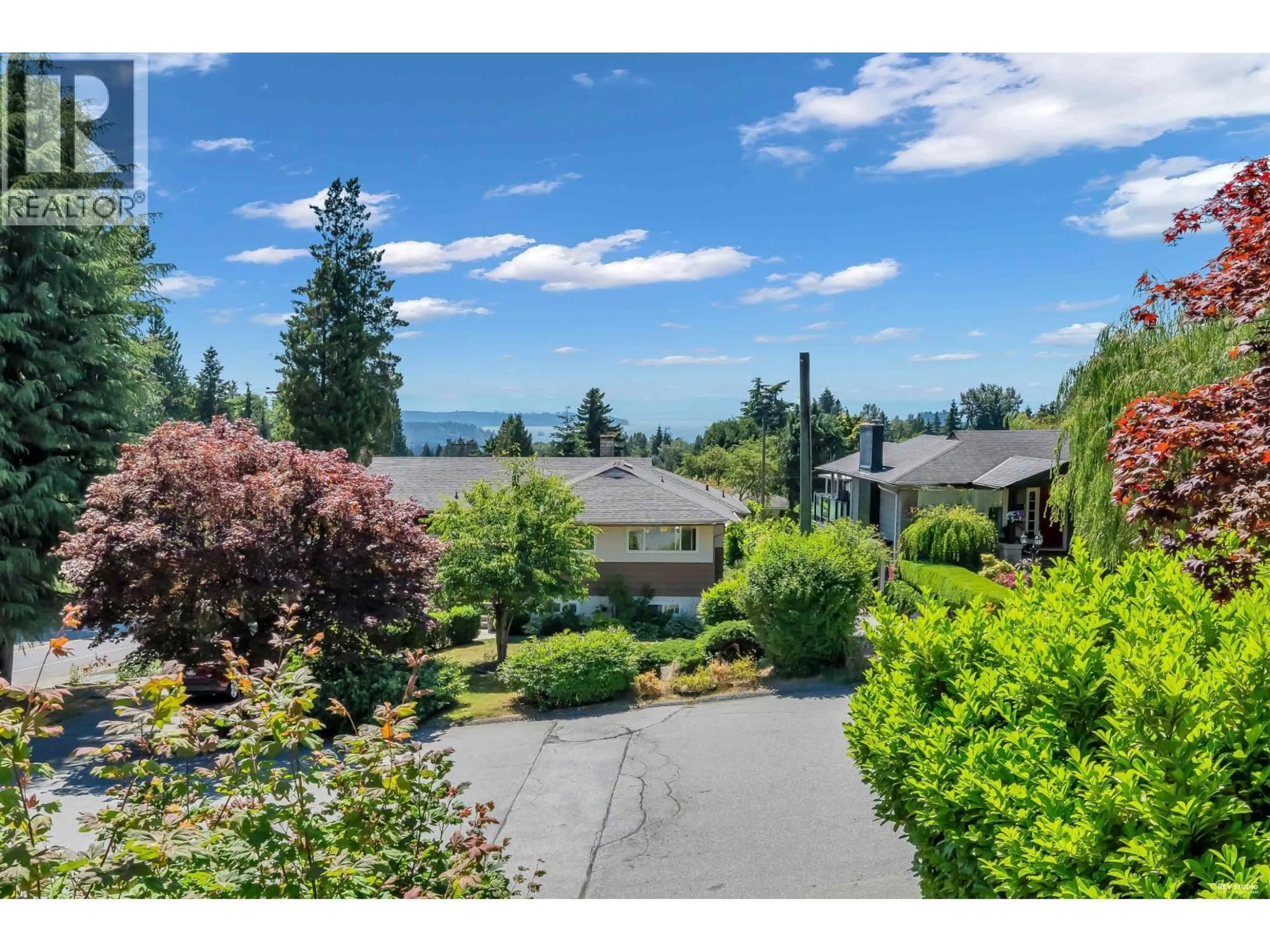 A pic from outside/outdoor area/front of a property/back of a property/a pic from drone, unknown for 468 SAVILLE CRESCENT, North Vancouver British Columbia V7N3B1