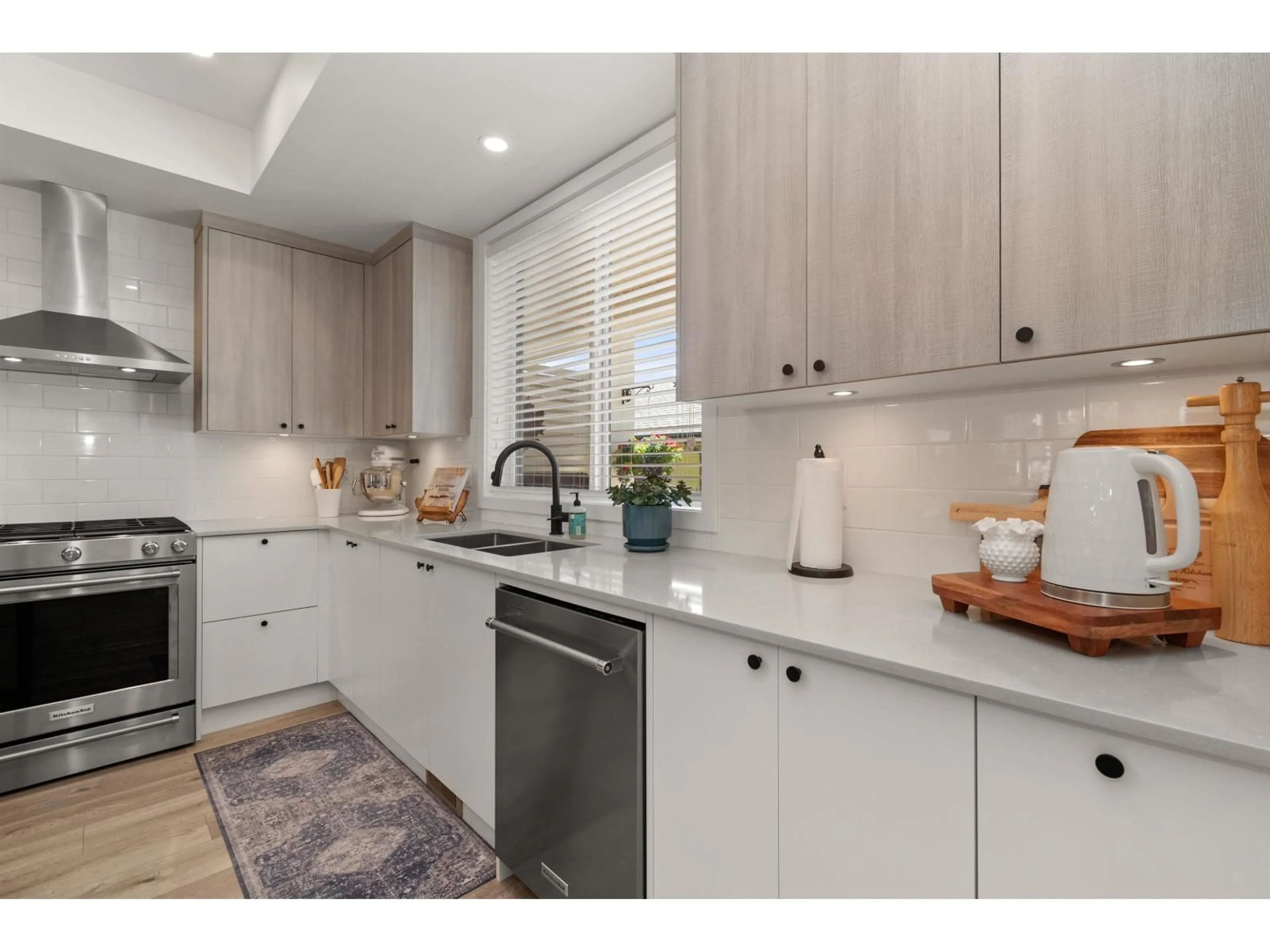 Open concept kitchen, unknown for 131 - 46211 PROMONTORY ROAD, Chilliwack British Columbia V2R6E4
