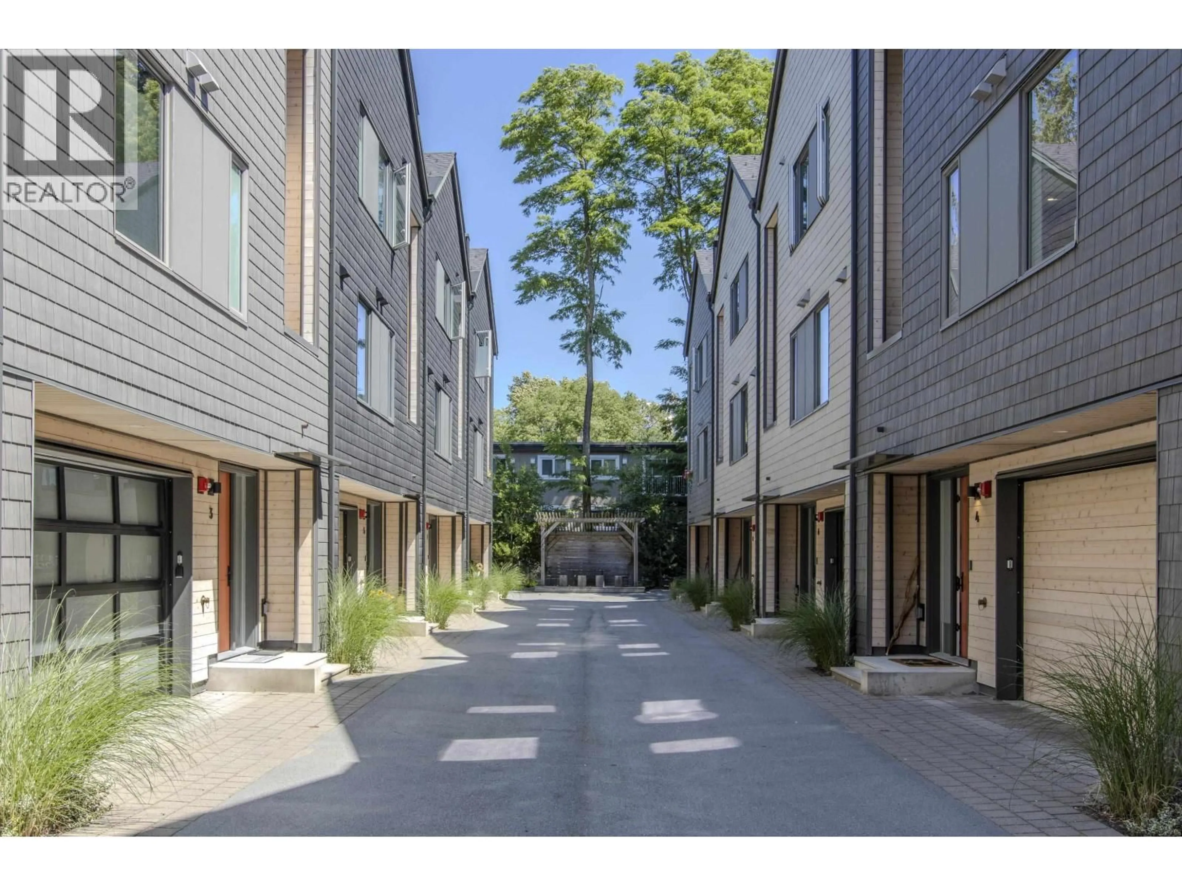 Patio, street for 4 - 1089 WILSON CRESCENT, Squamish British Columbia V8B0M4
