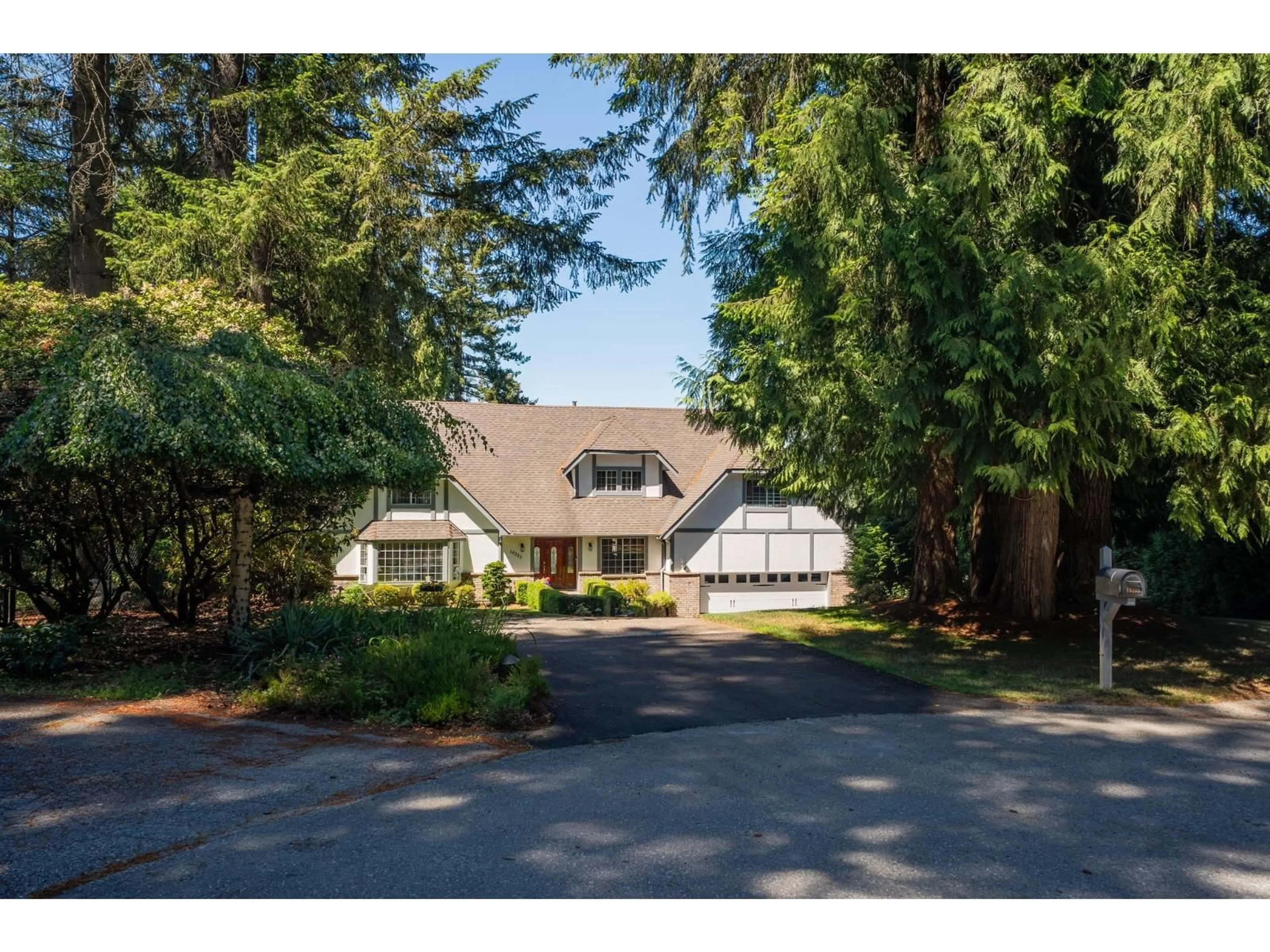 A pic from outside/outdoor area/front of a property/back of a property/a pic from drone, street for 16233 30B AVENUE, Surrey British Columbia V4P2X7