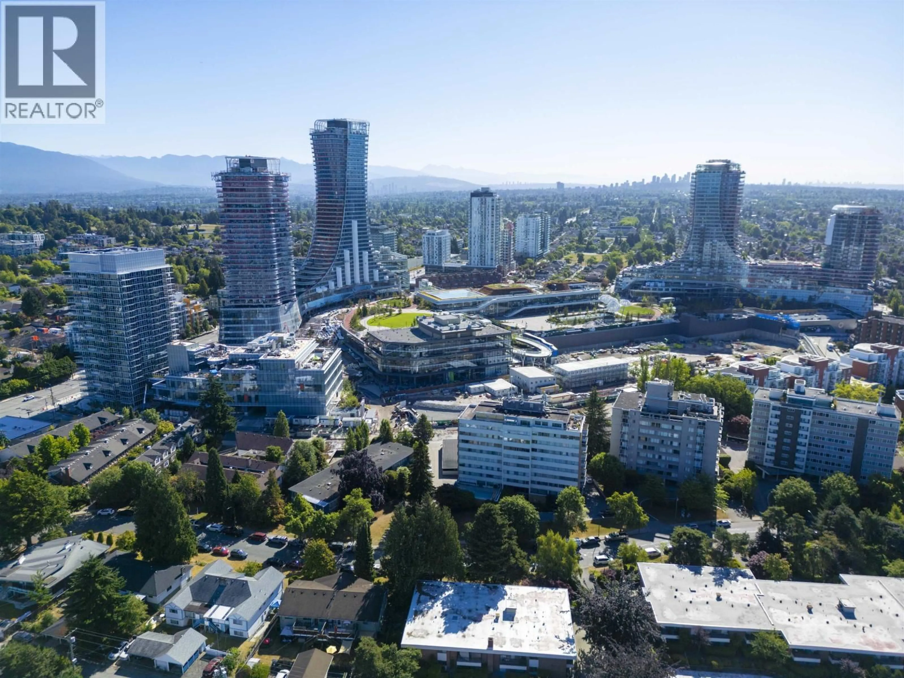 A pic from outside/outdoor area/front of a property/back of a property/a pic from drone, city buildings view from balcony for 23 - 5812 TISDALL STREET, Vancouver British Columbia V5Z3N2