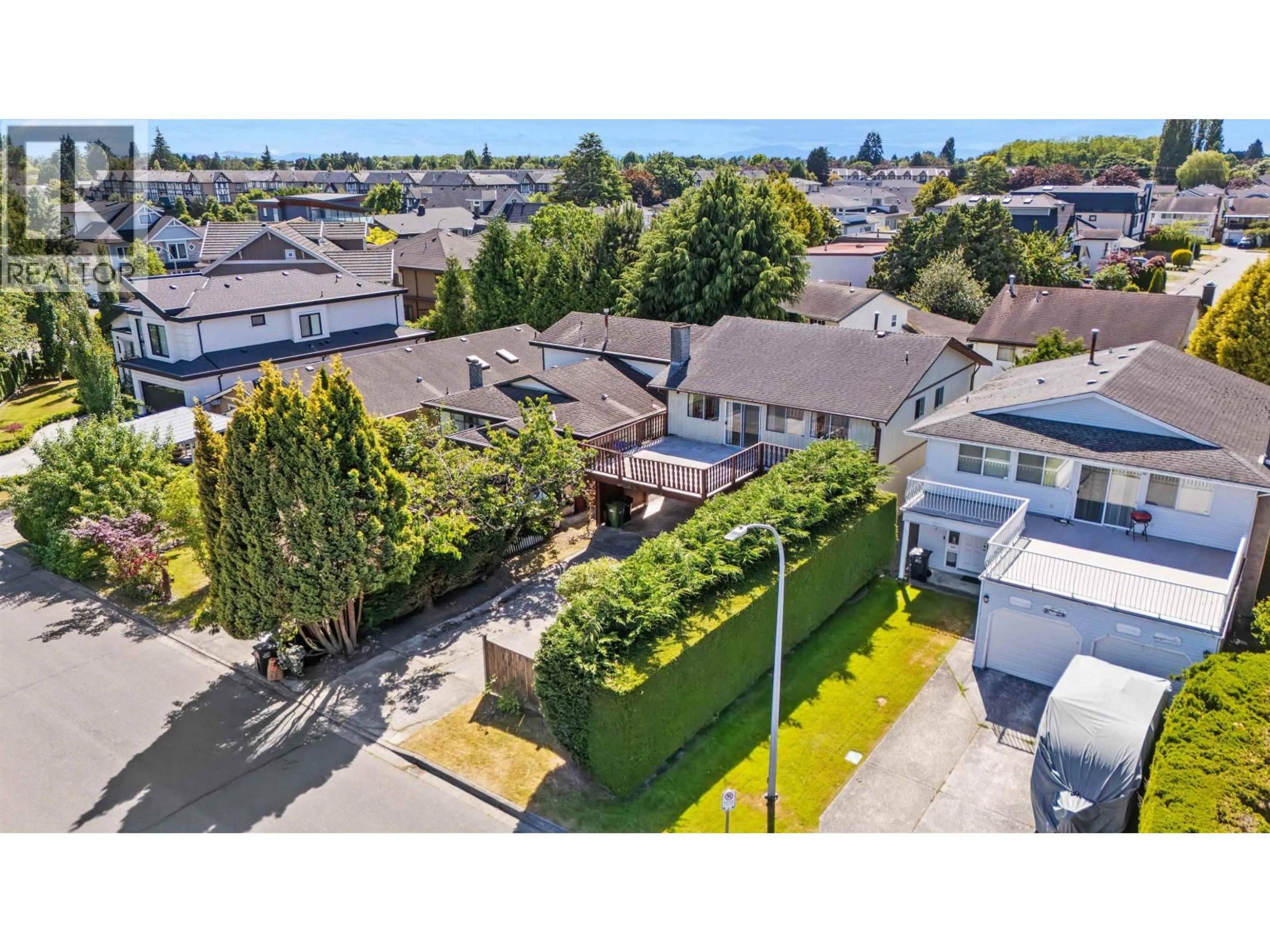 A pic from outside/outdoor area/front of a property/back of a property/a pic from drone, street for 6651 GOLDSMITH DRIVE, Richmond British Columbia V7E4G6