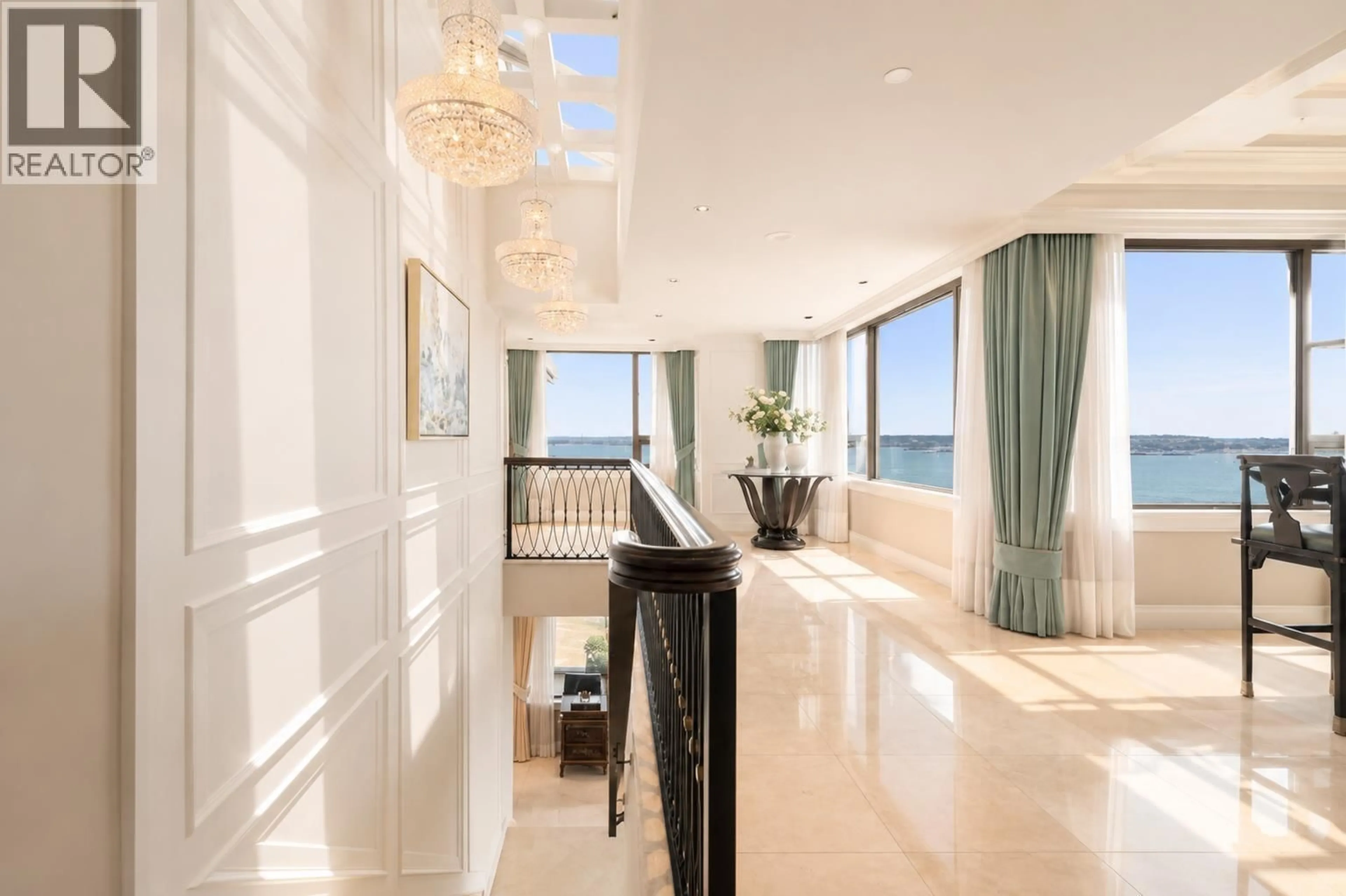Indoor foyer for PH - 2250 BELLEVUE AVENUE, West Vancouver British Columbia V7V1C6