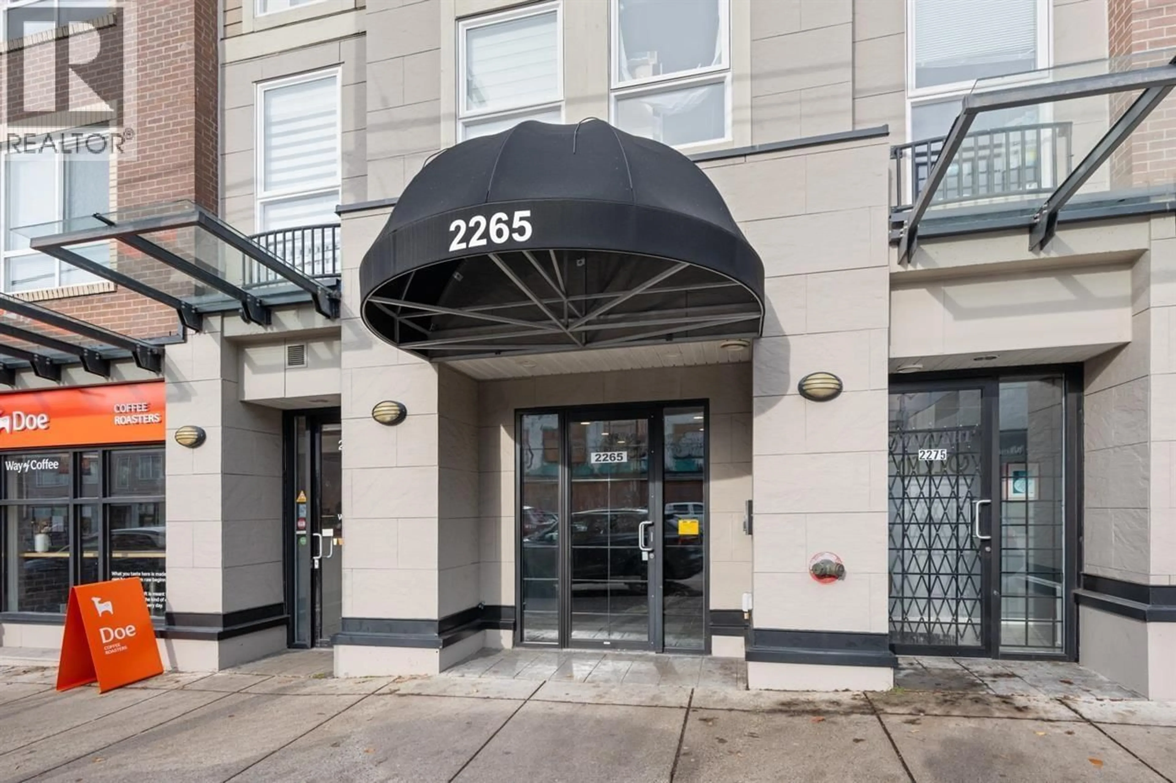 Indoor foyer for PH18 - 2265 HASTINGS STREET, Vancouver British Columbia V5L1V3