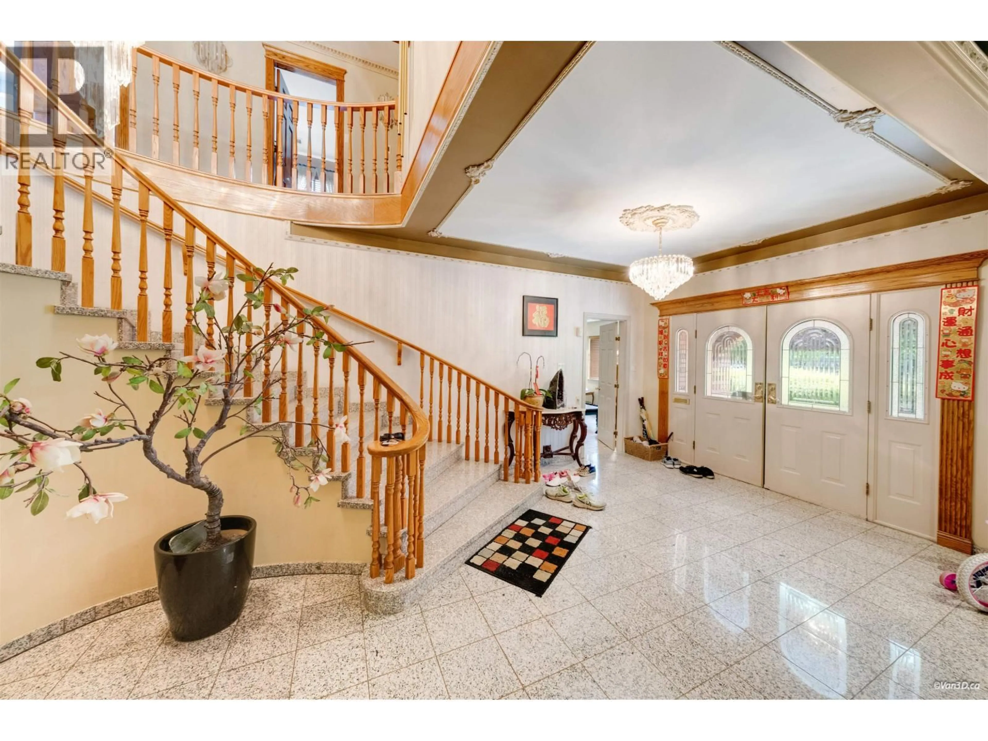 Indoor foyer for 2825 3RD AVENUE, Vancouver British Columbia V5M1H5