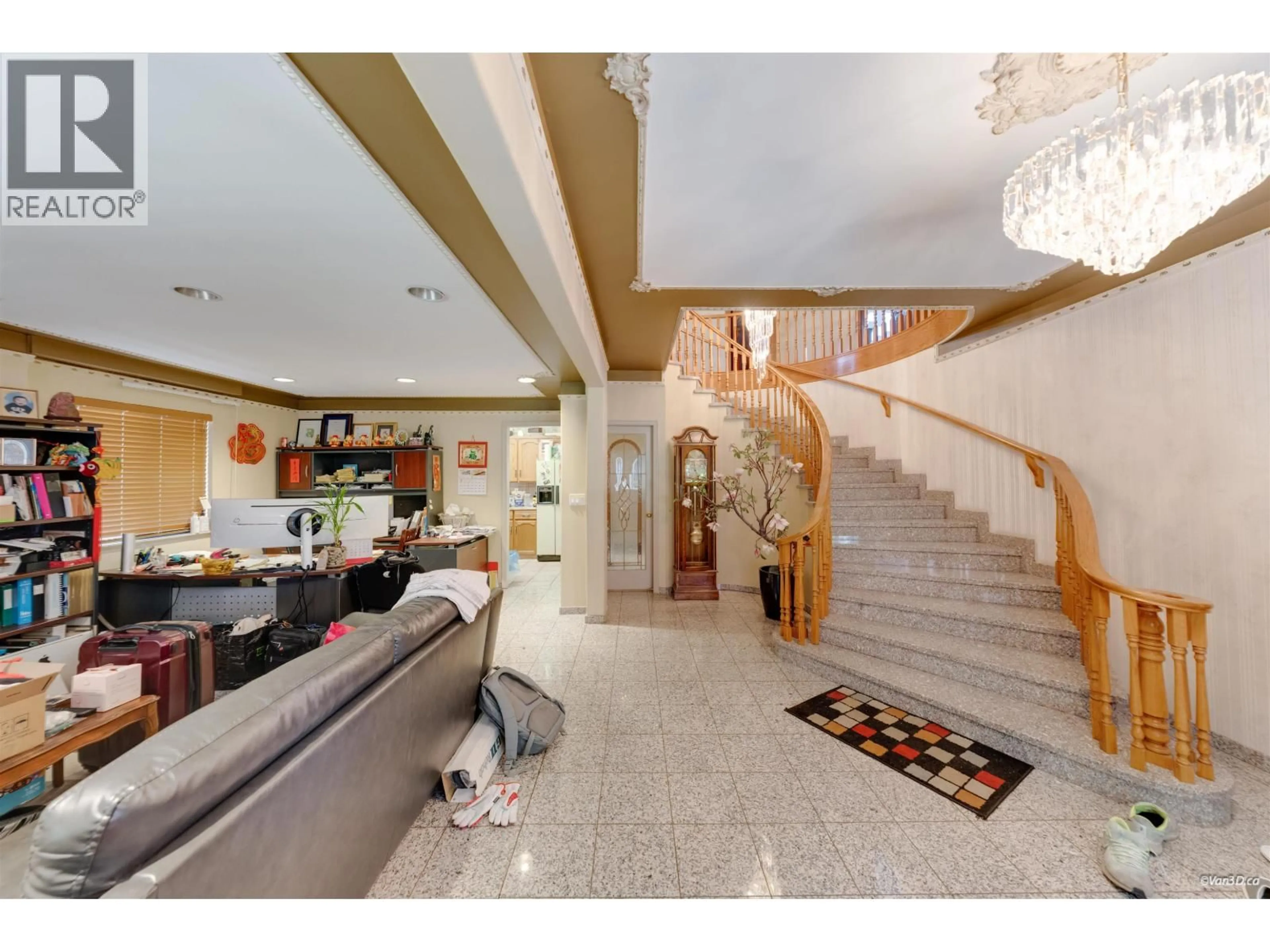Indoor foyer for 2825 3RD AVENUE, Vancouver British Columbia V5M1H5