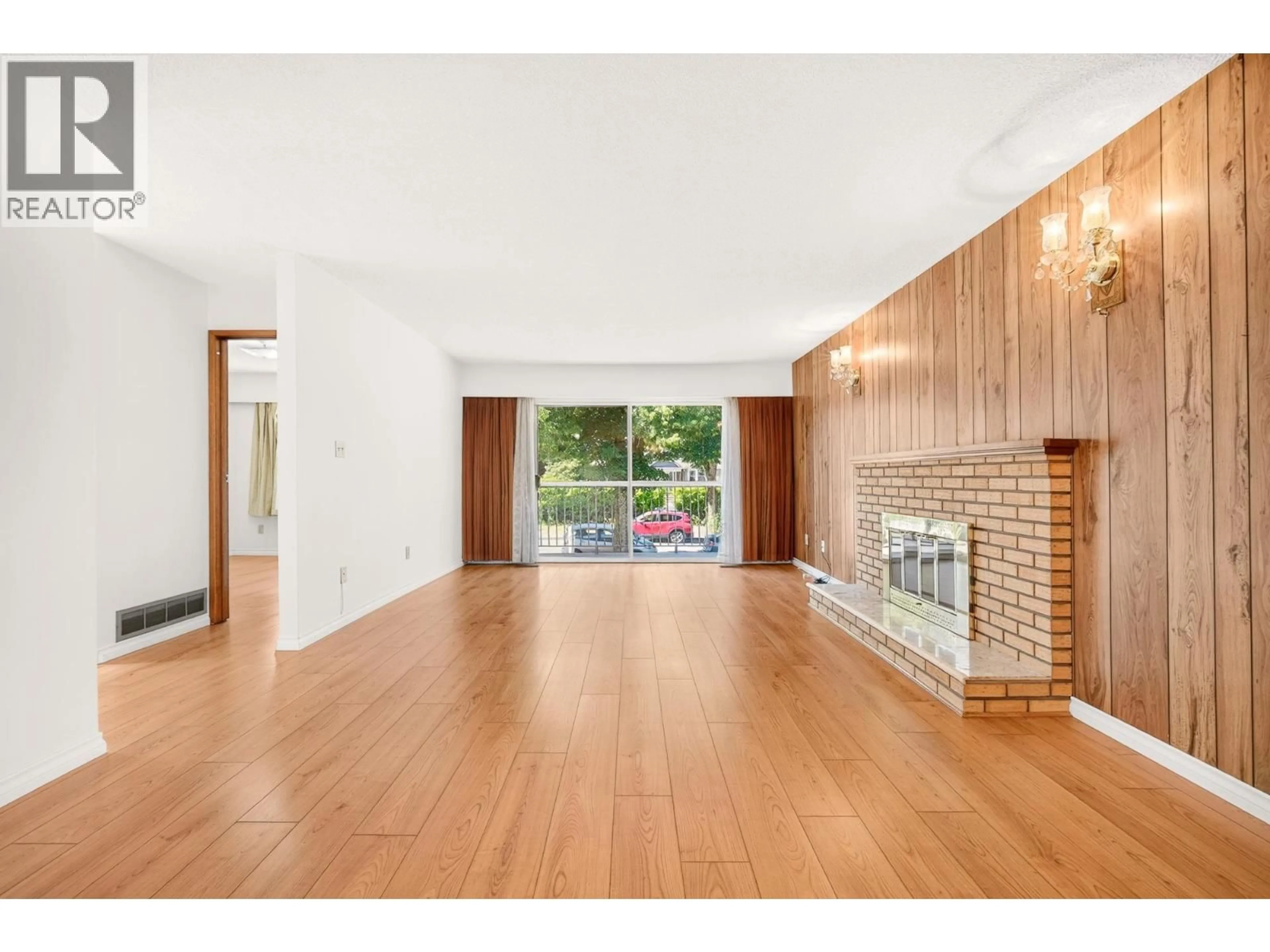 Unknown for 2463 GALT STREET, Vancouver British Columbia V5R2R8