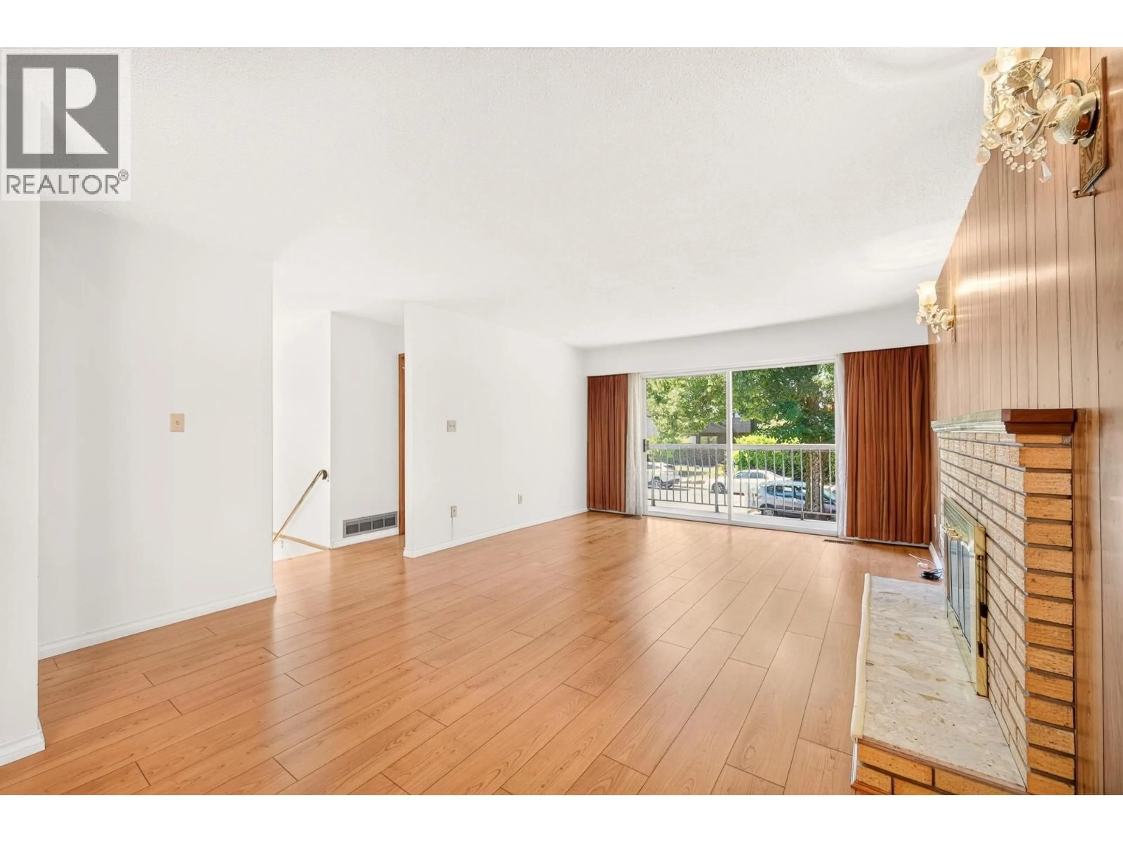 Indoor foyer for 2463 GALT STREET, Vancouver British Columbia V5R2R8