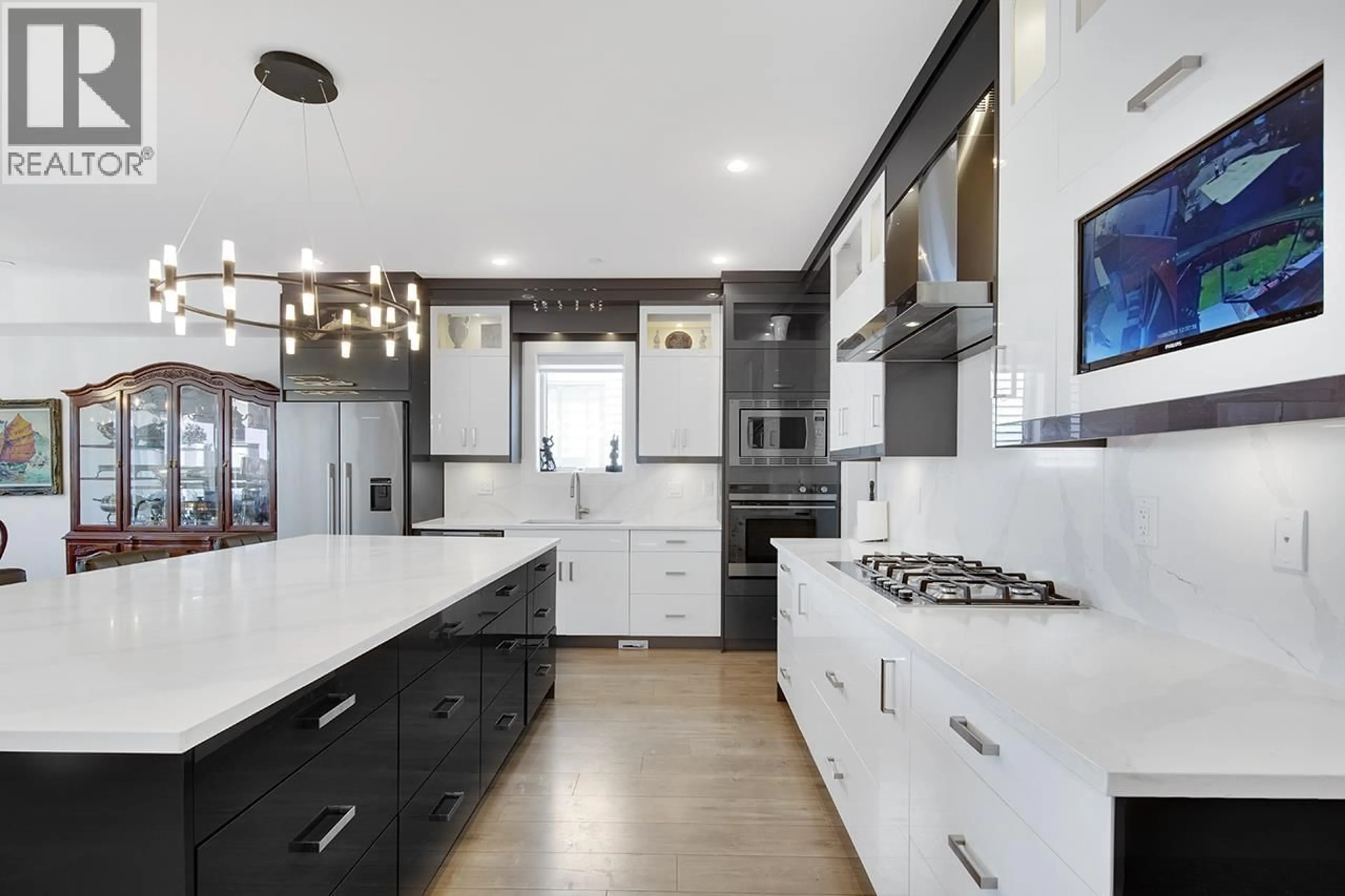 Contemporary kitchen, ceramic/tile floor for 23072 CLIFF AVENUE, Maple Ridge British Columbia V2X7Z9