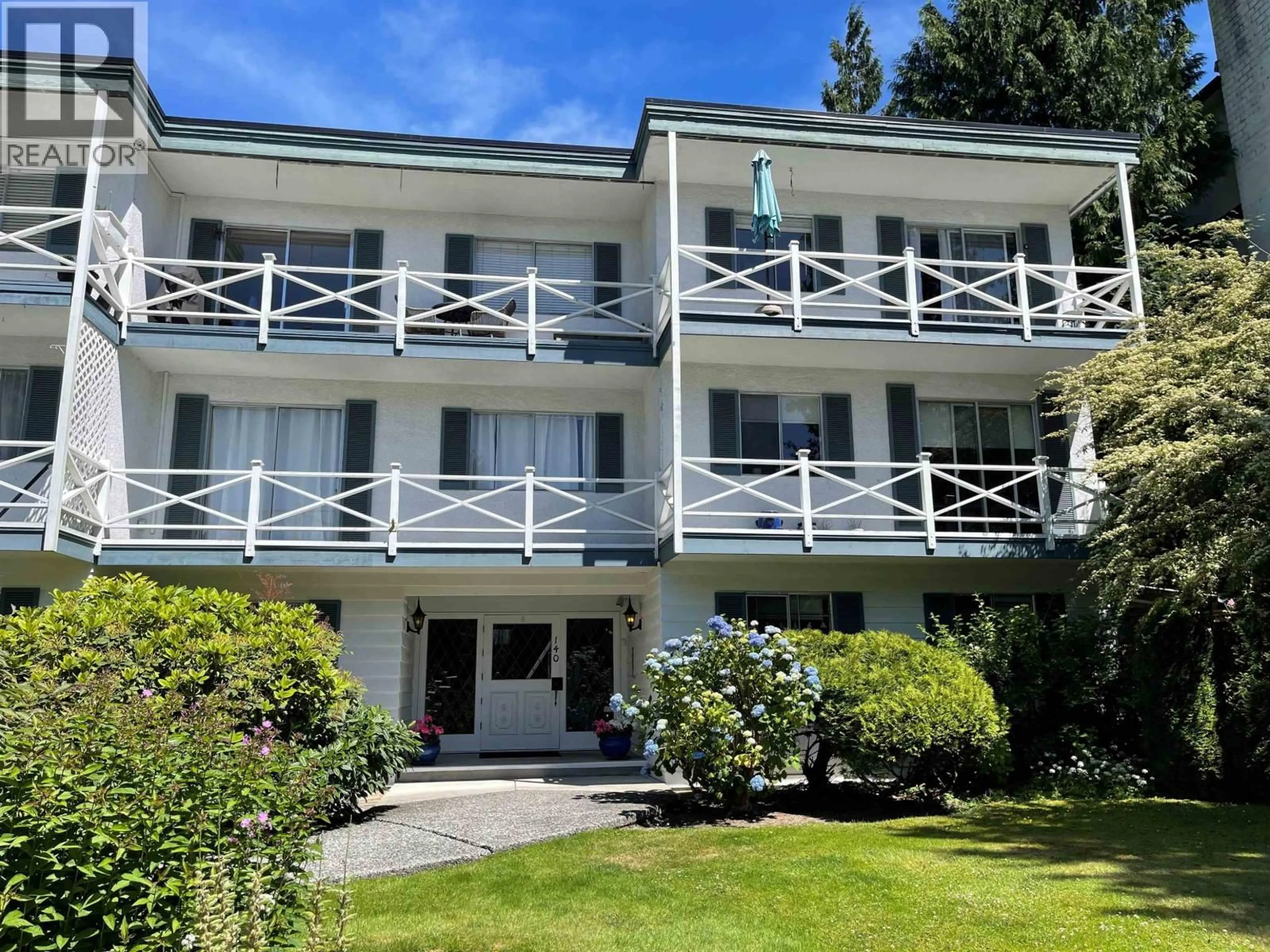 A pic from outside/outdoor area/front of a property/back of a property/a pic from drone, building for 11 - 140 20 STREET, North Vancouver British Columbia V7L3A4