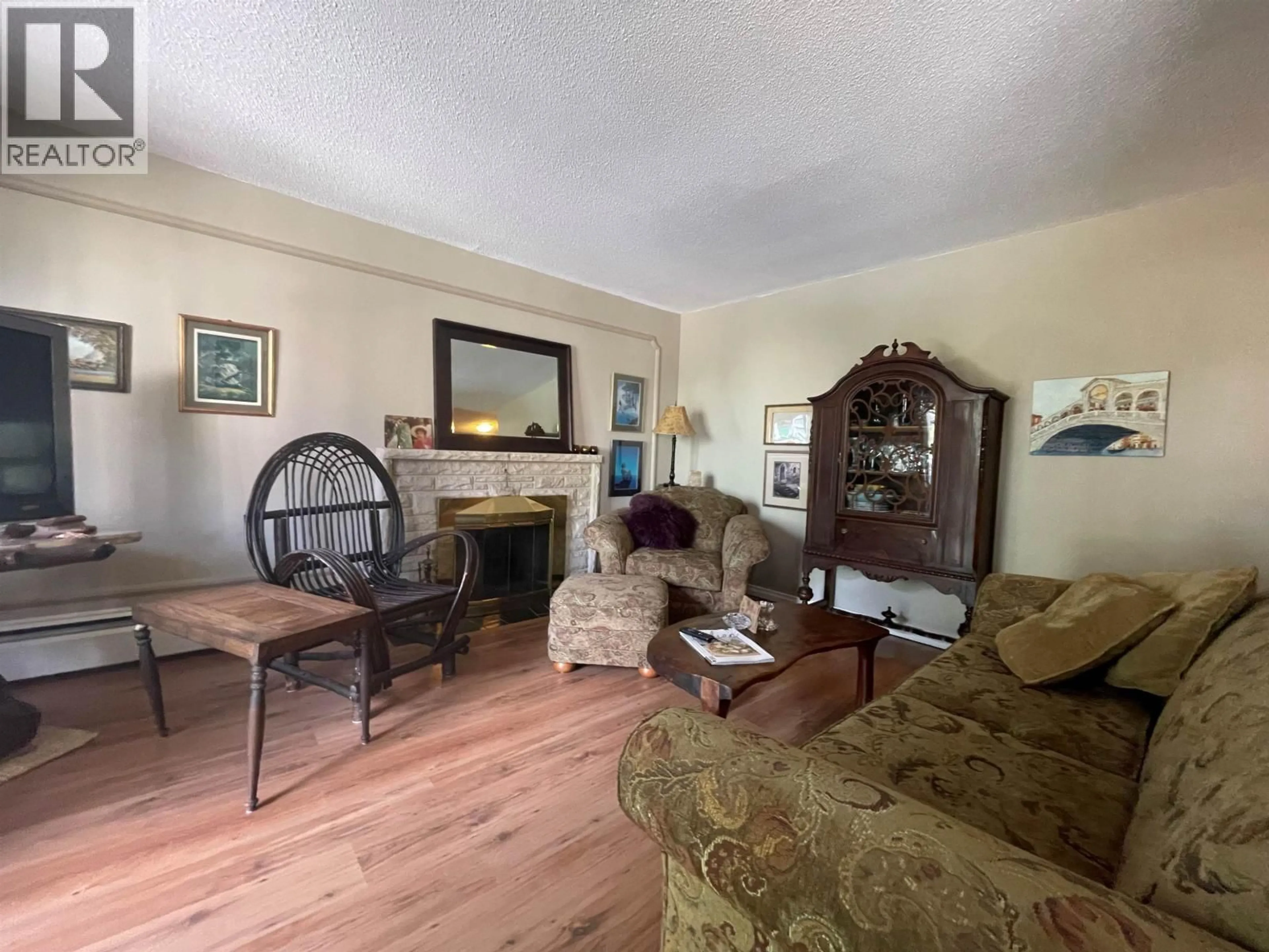 Living room with furniture, unknown for 11 - 140 20 STREET, North Vancouver British Columbia V7L3A4