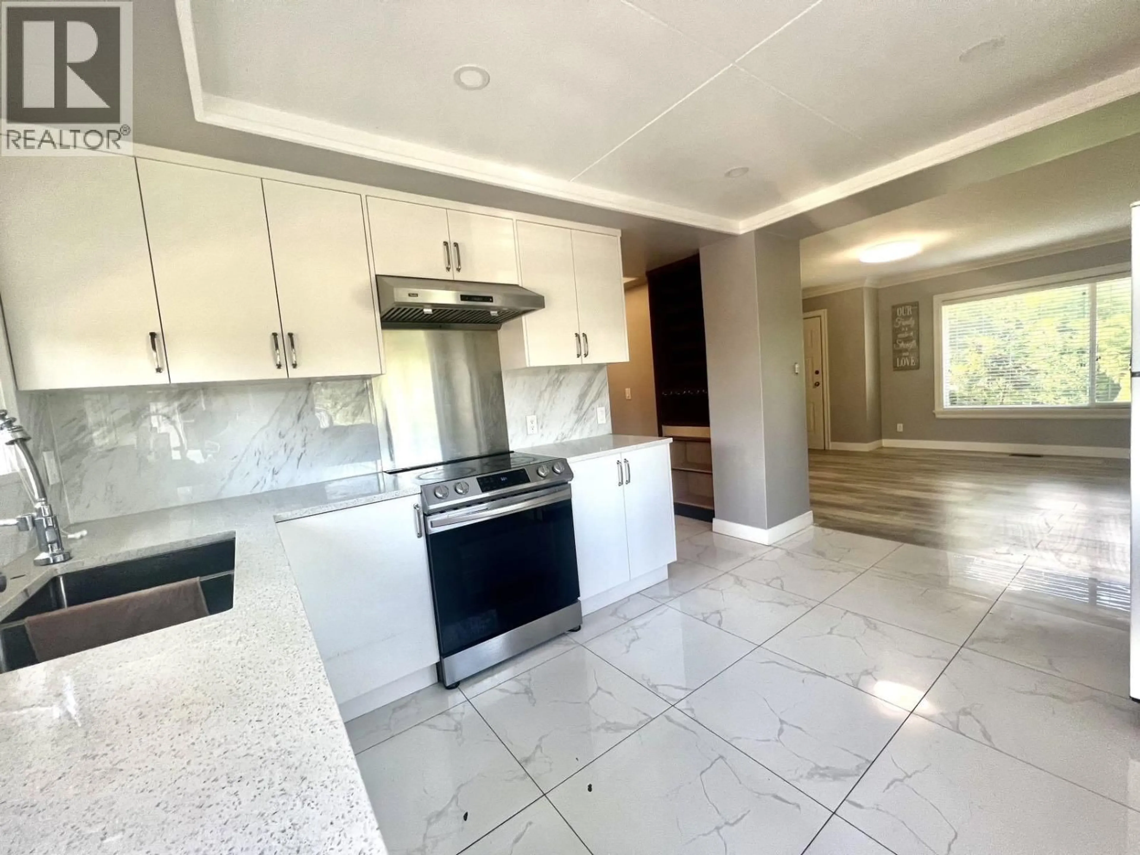 Open concept kitchen, ceramic/tile floor for 17382 FORD ROAD DETOUR, Pitt Meadows British Columbia V3Y0A6