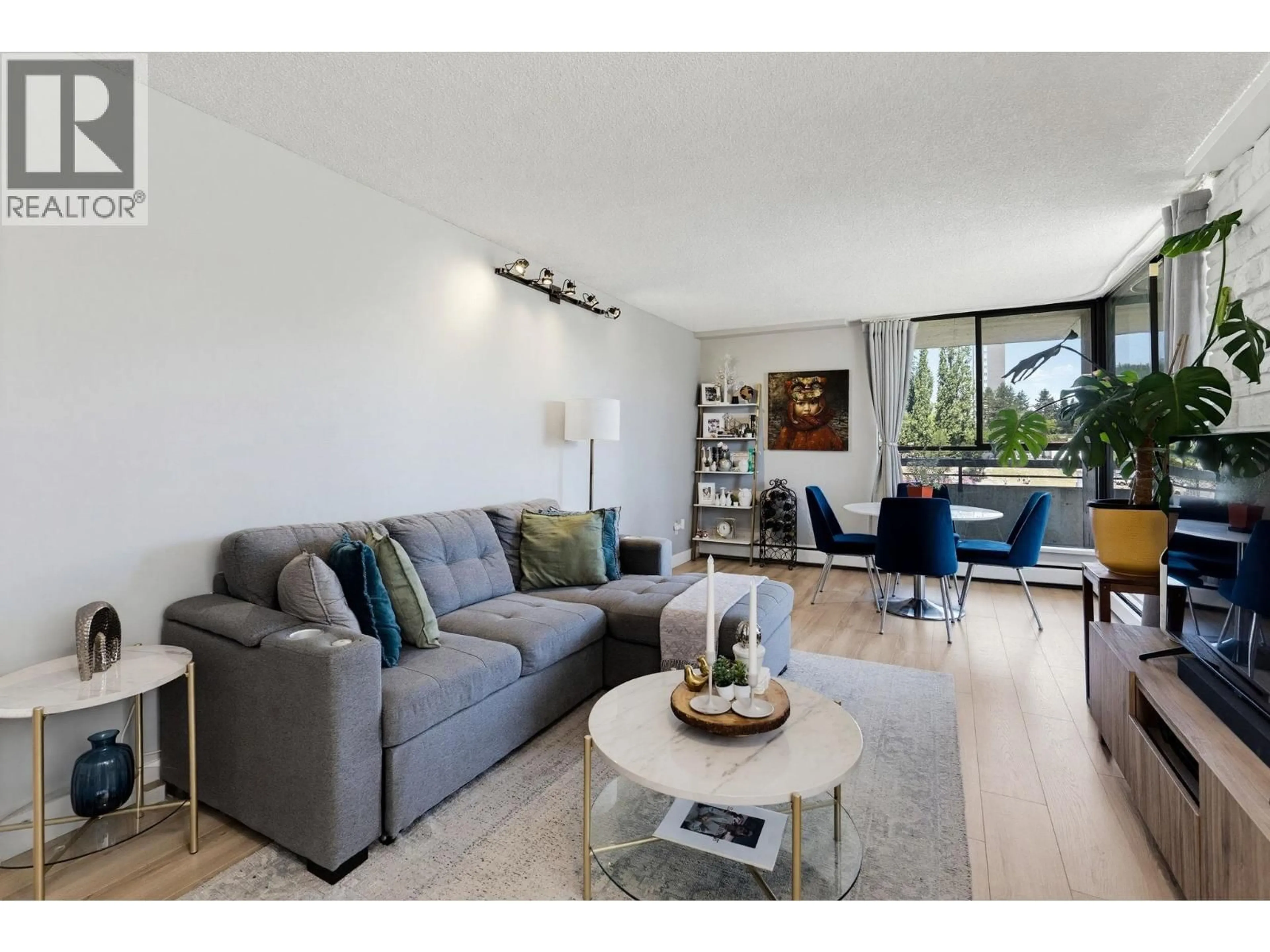 Living room with furniture, unknown for 302 - 3737 BARTLETT COURT, Burnaby British Columbia V3J7E3