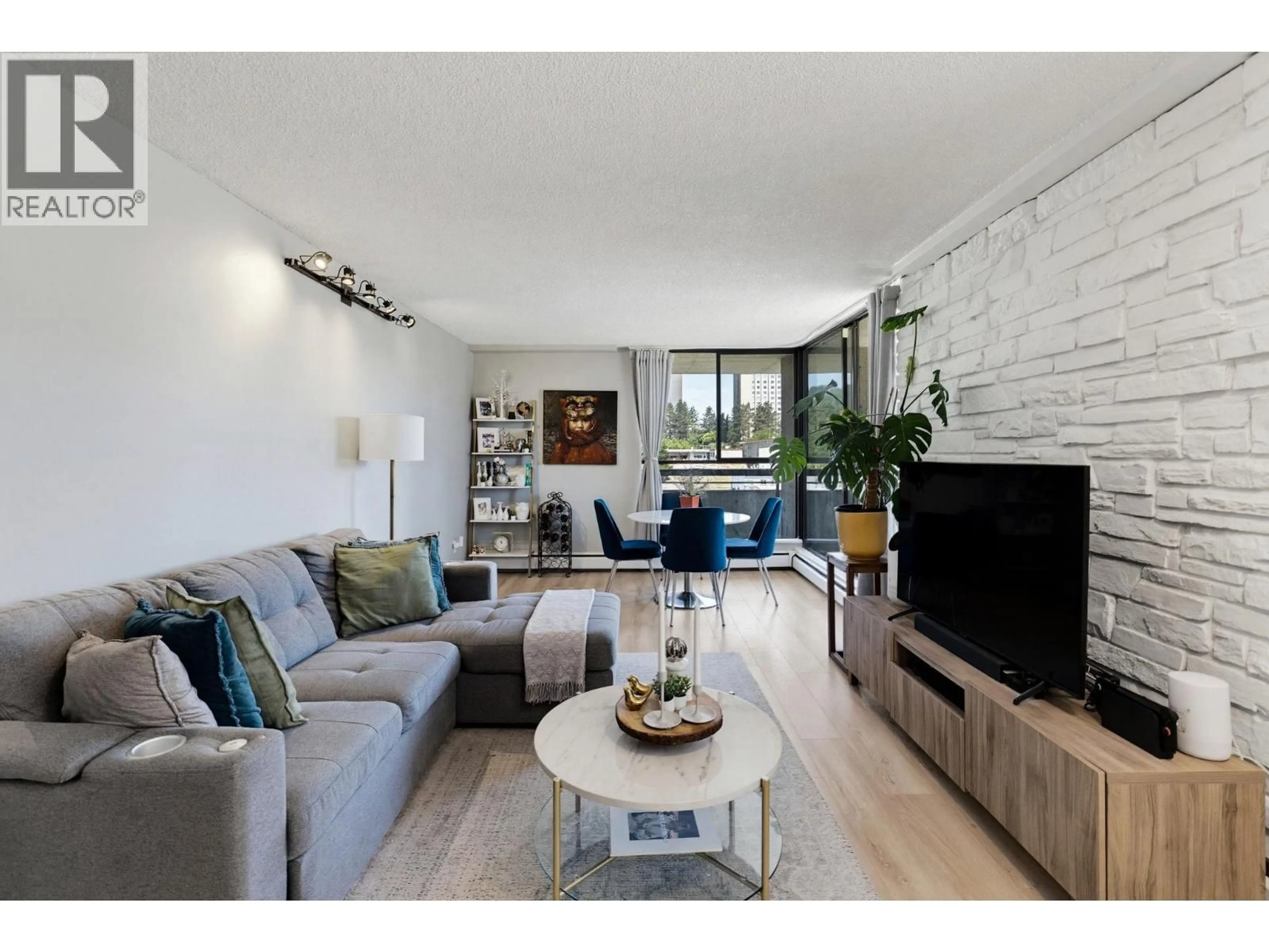 Living room with furniture, unknown for 302 - 3737 BARTLETT COURT, Burnaby British Columbia V3J7E3