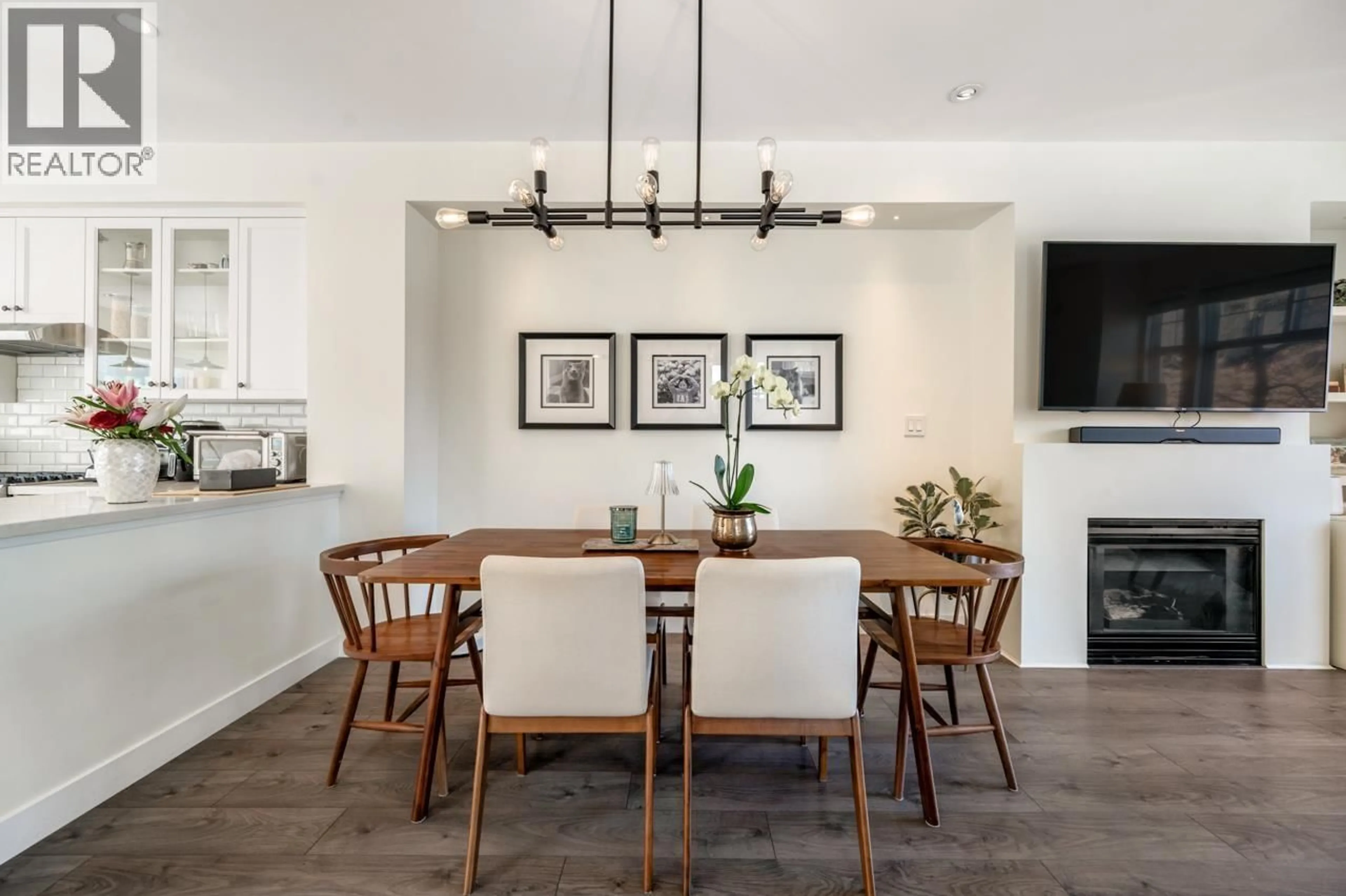 Dining room, wood/laminate floor for 18 - 6888 ROBSON DRIVE, Richmond British Columbia V7C5T6
