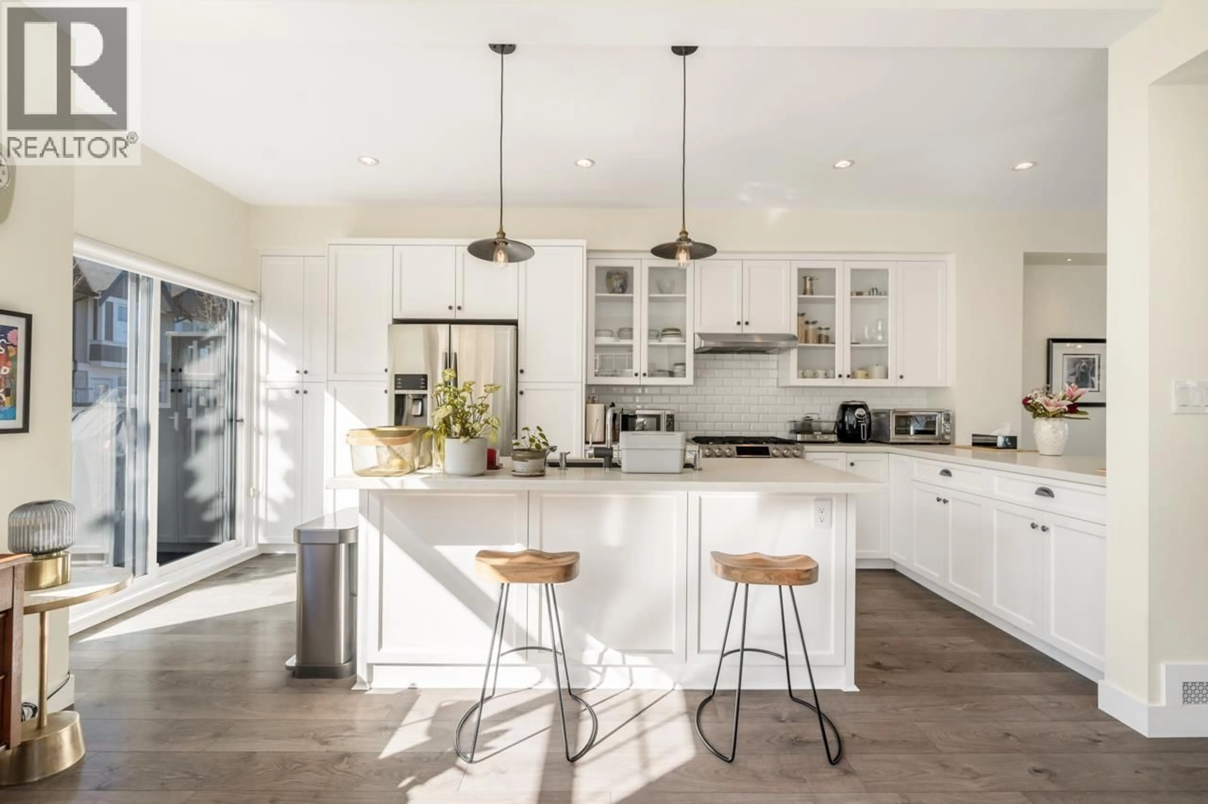 Open concept kitchen, ceramic/tile floor for 18 - 6888 ROBSON DRIVE, Richmond British Columbia V7C5T6