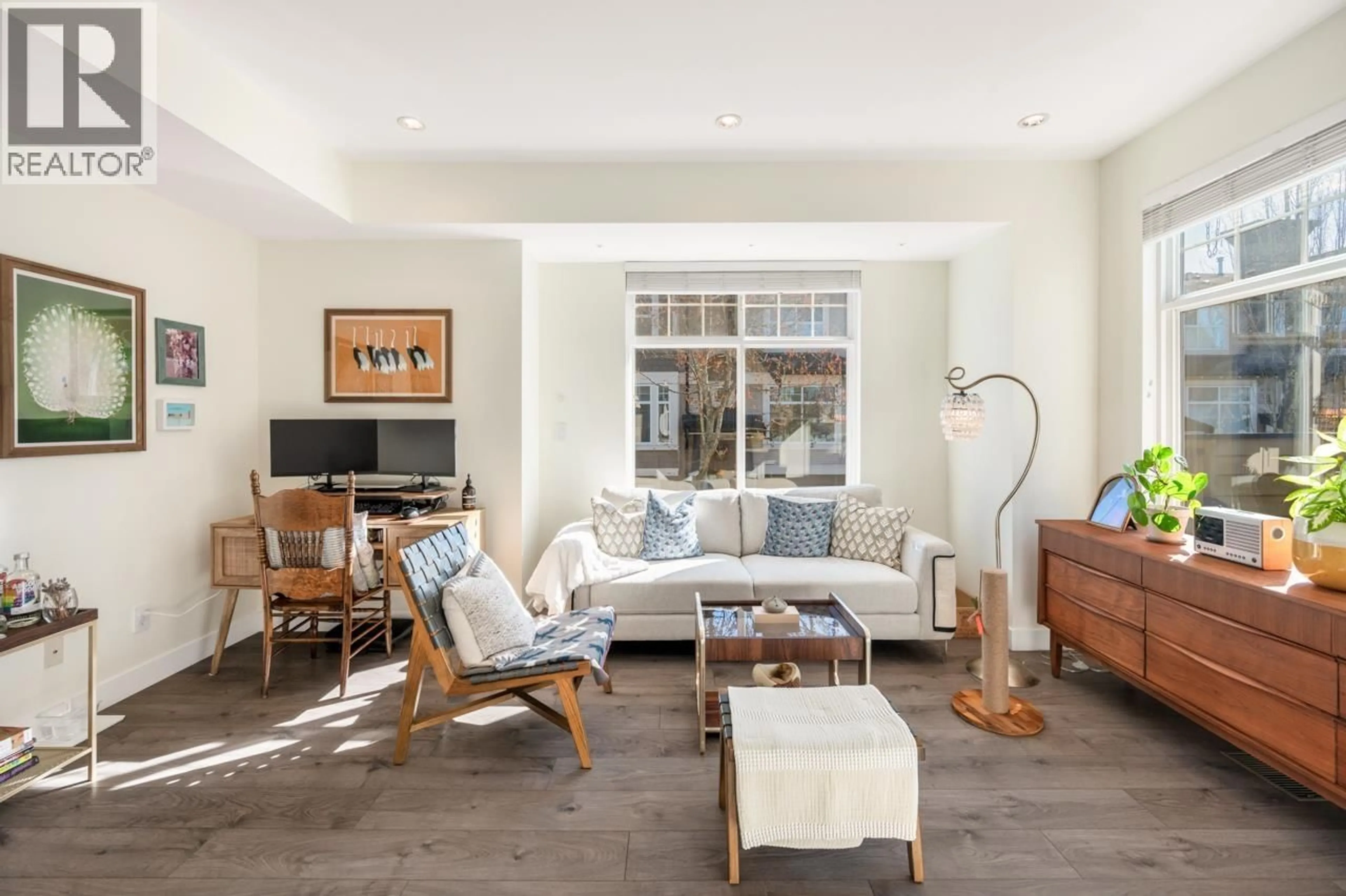 Living room with furniture, unknown for 18 - 6888 ROBSON DRIVE, Richmond British Columbia V7C5T6
