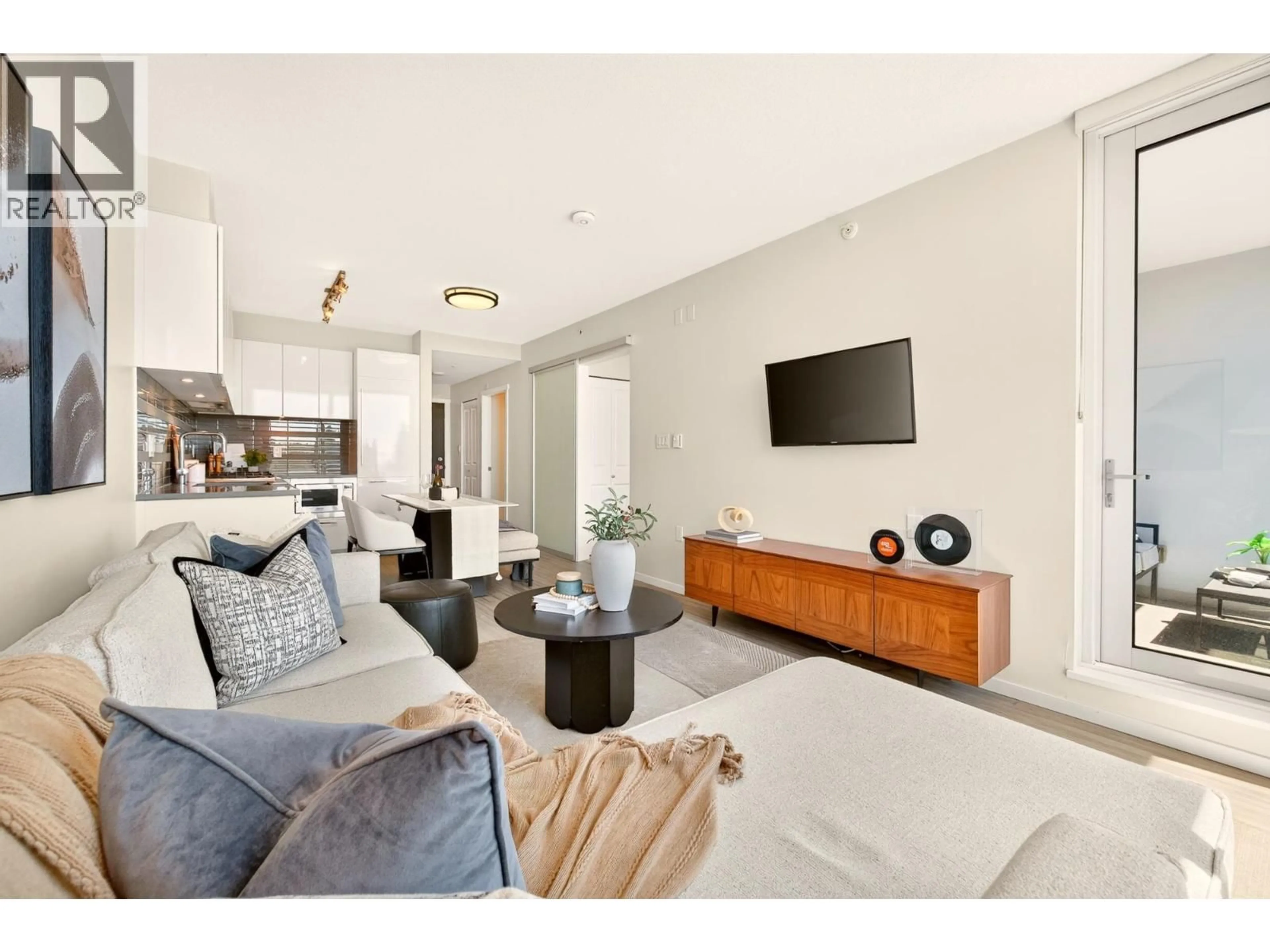 Living room with furniture, unknown for 503 - 6658 DOW AVENUE, Burnaby British Columbia V5H0C7