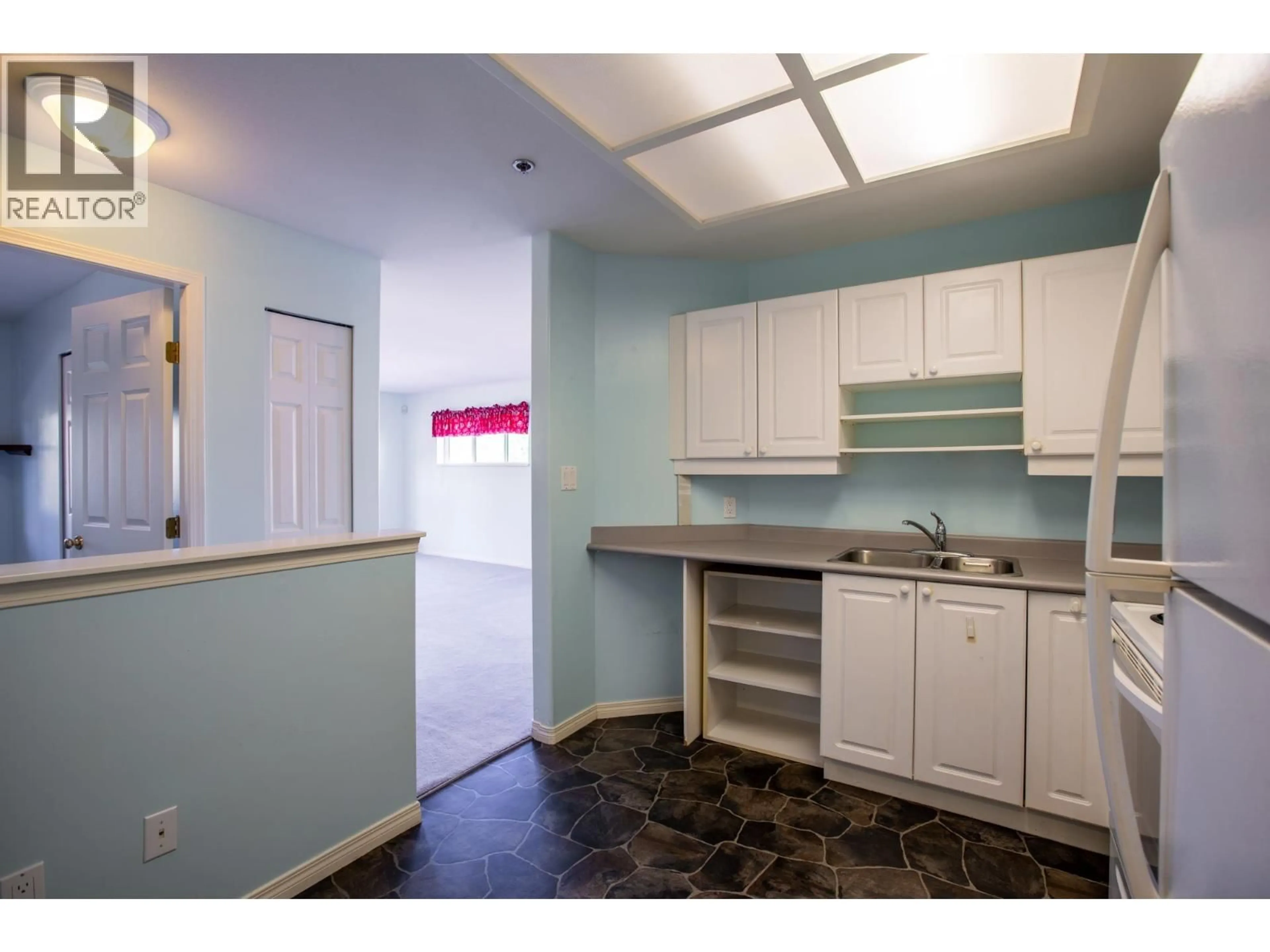 Standard kitchen, unknown for 201 - 5711 MERMAID STREET, Sechelt British Columbia V7Z0J6