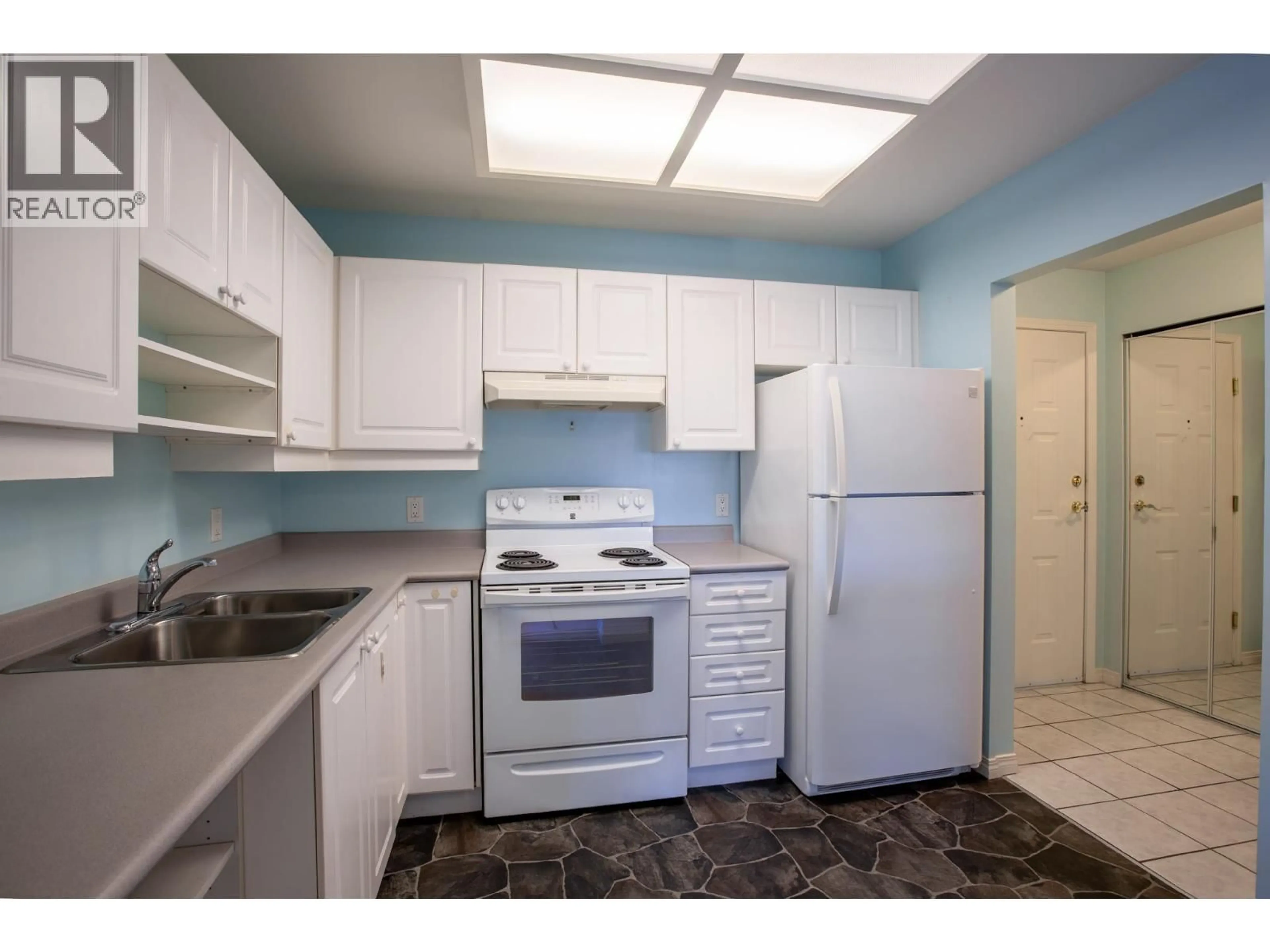 Standard kitchen, unknown for 201 - 5711 MERMAID STREET, Sechelt British Columbia V7Z0J6