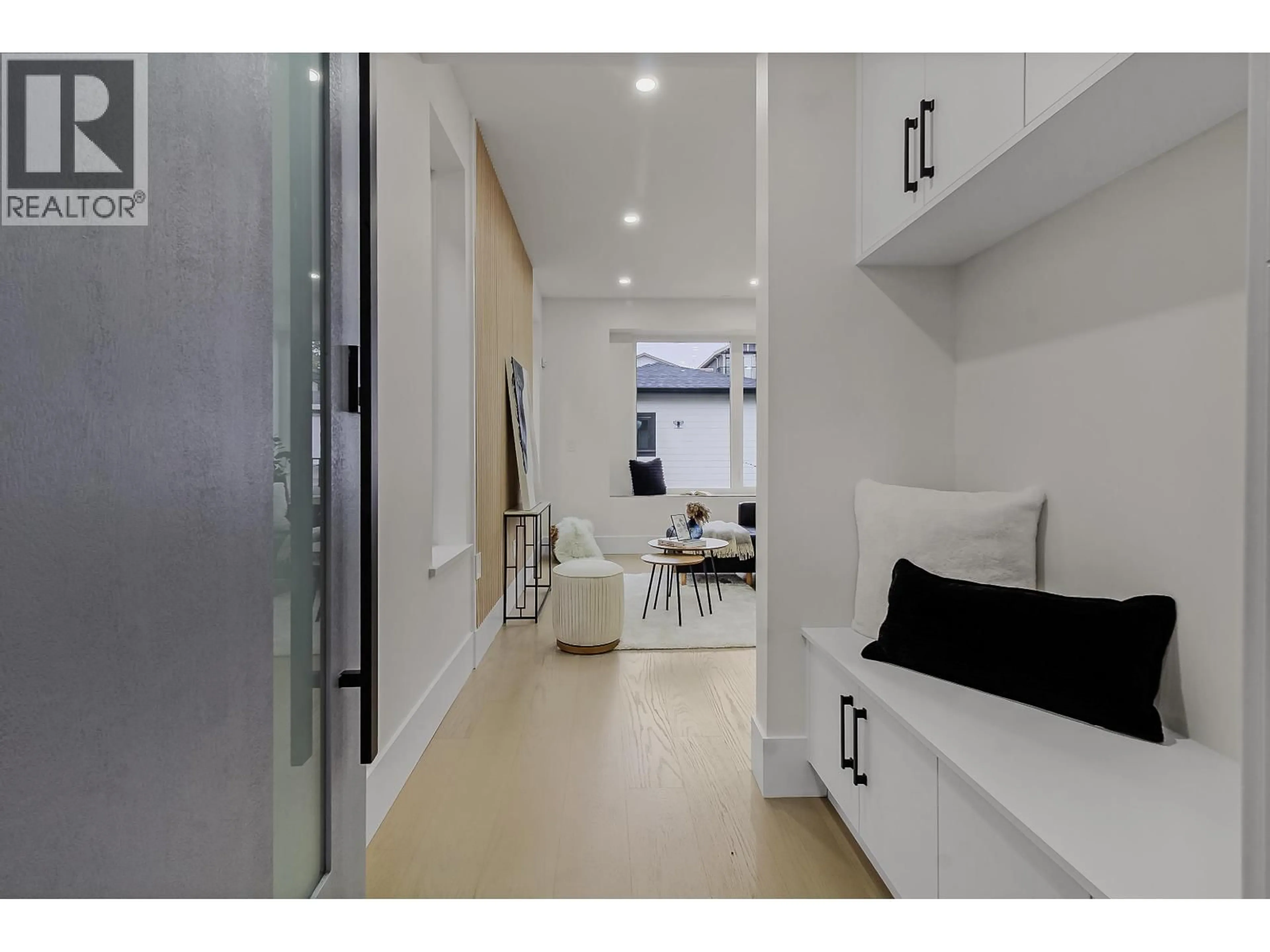 Indoor entryway for 583 60TH AVENUE, Vancouver British Columbia V5X2A2