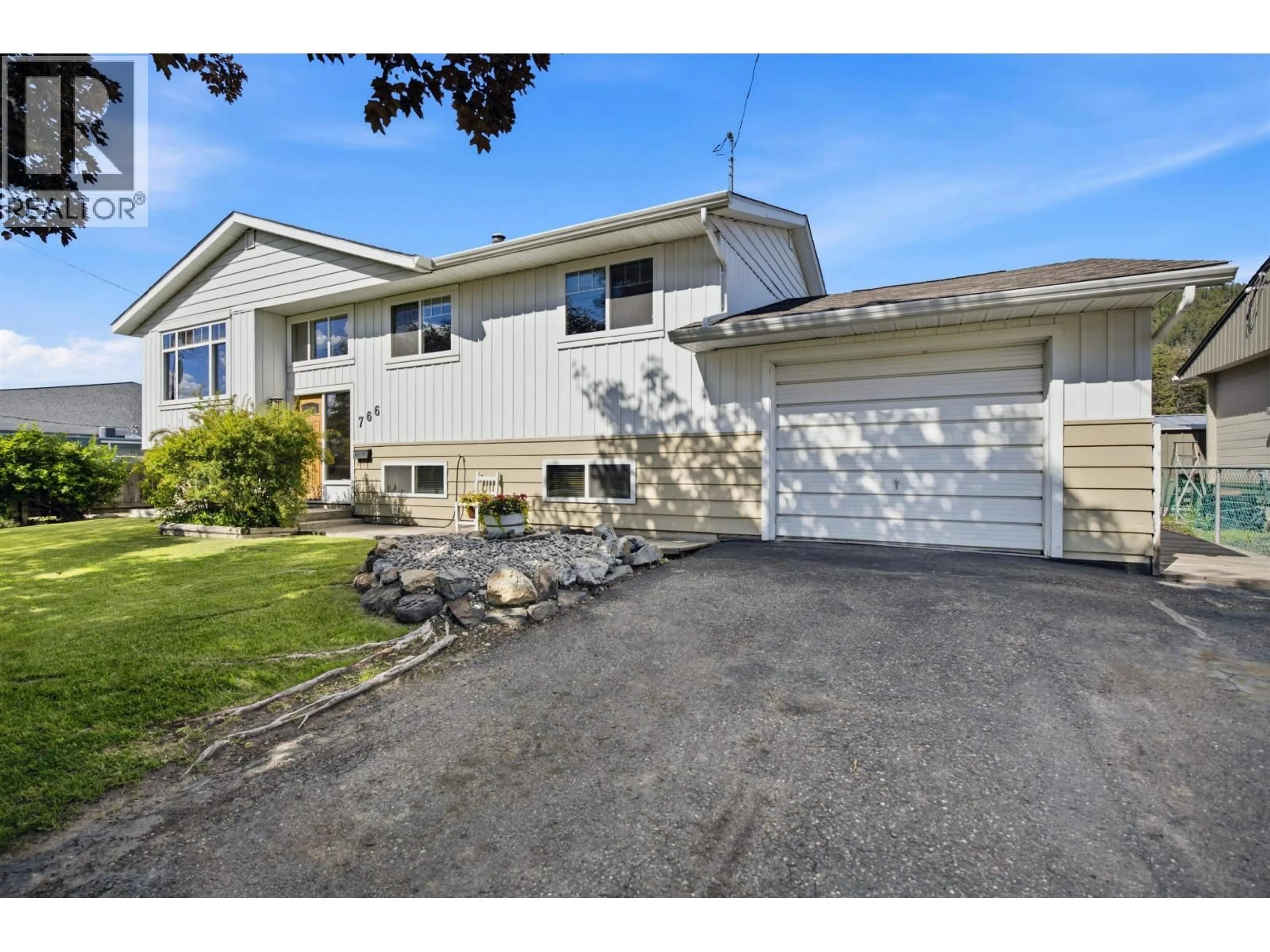 Home with vinyl exterior material, street for 766 9TH AVENUE, Williams Lake British Columbia V2G2K8