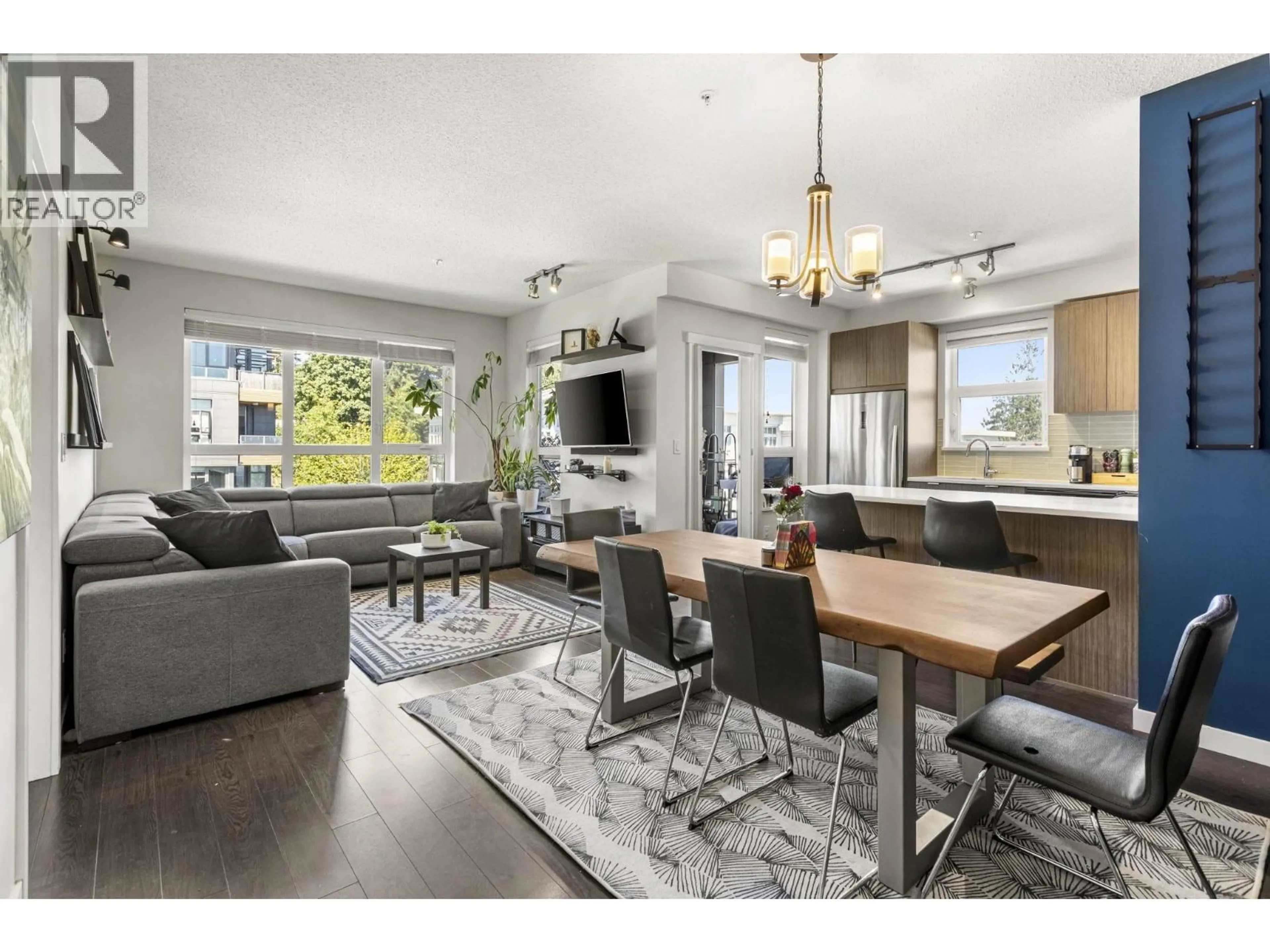 Open concept kitchen, wood/laminate floor for 502 - 9168 SLOPES MEWS, Burnaby British Columbia V5A0E4