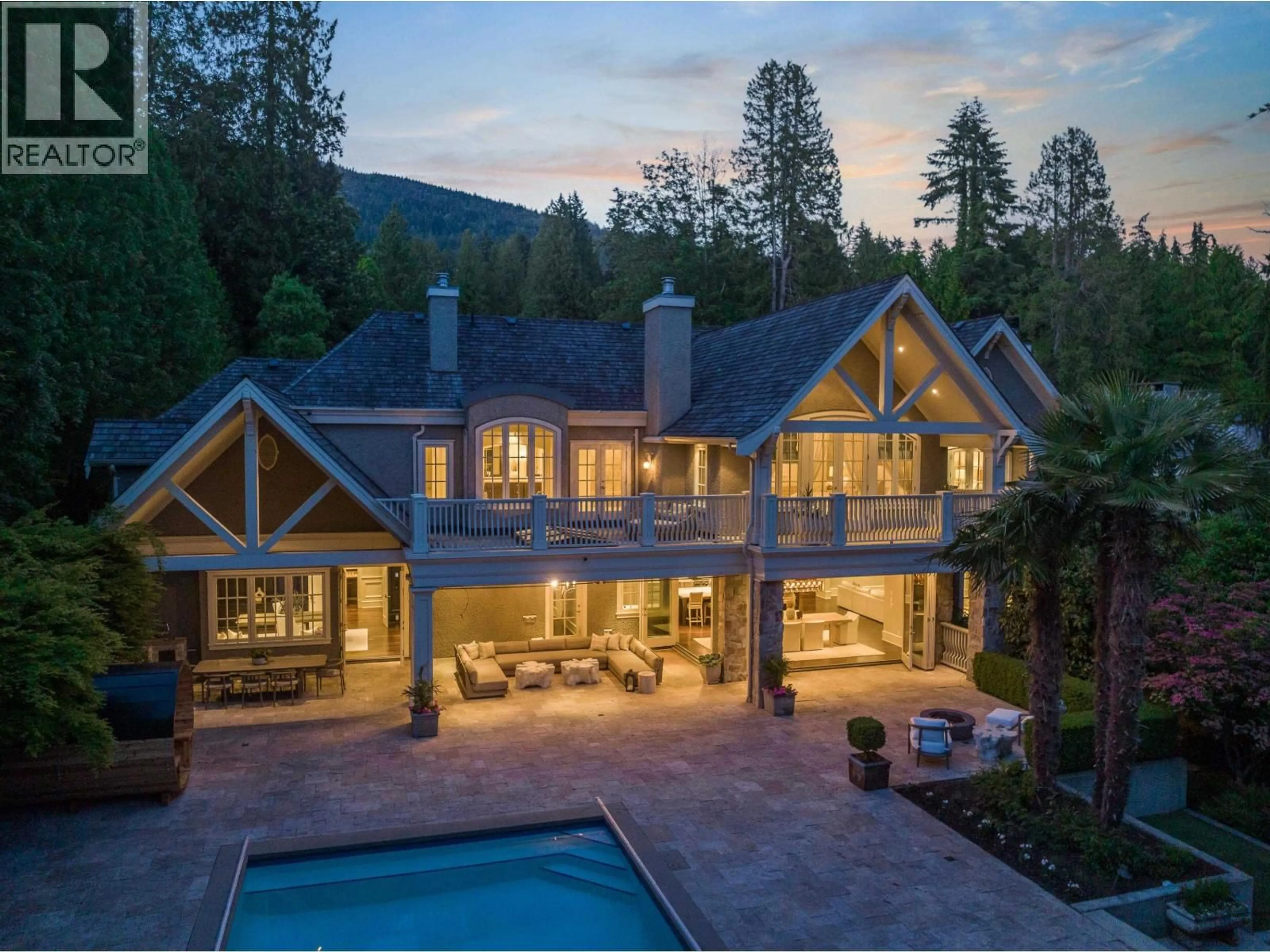 A pic from outside/outdoor area/front of a property/back of a property/a pic from drone, mountain view for 2960 PALMERSTON AVENUE, West Vancouver British Columbia V7V2X3