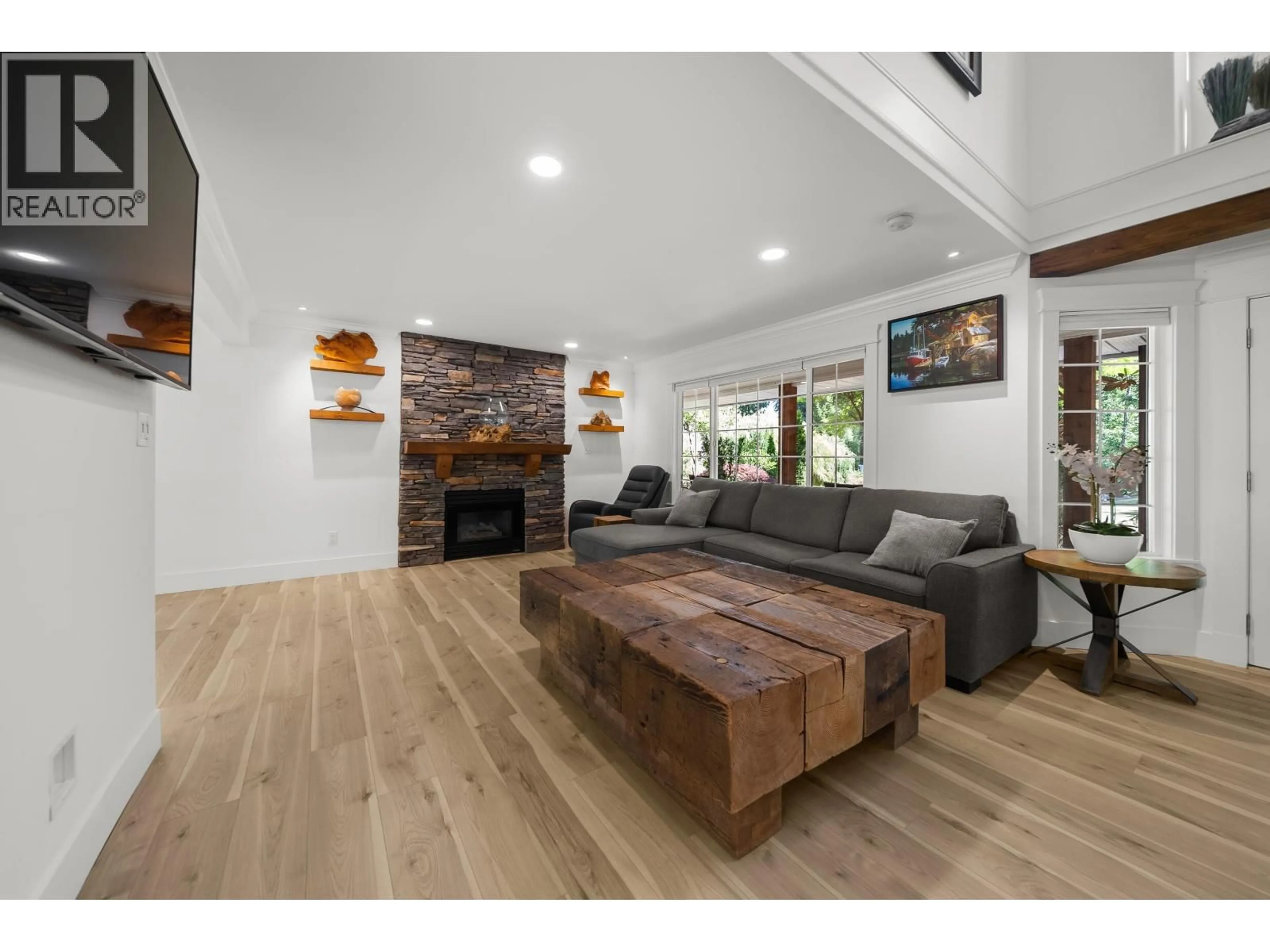 Living room with furniture, wood/laminate floor for 28675 98 AVENUE, Maple Ridge British Columbia V2W1K9