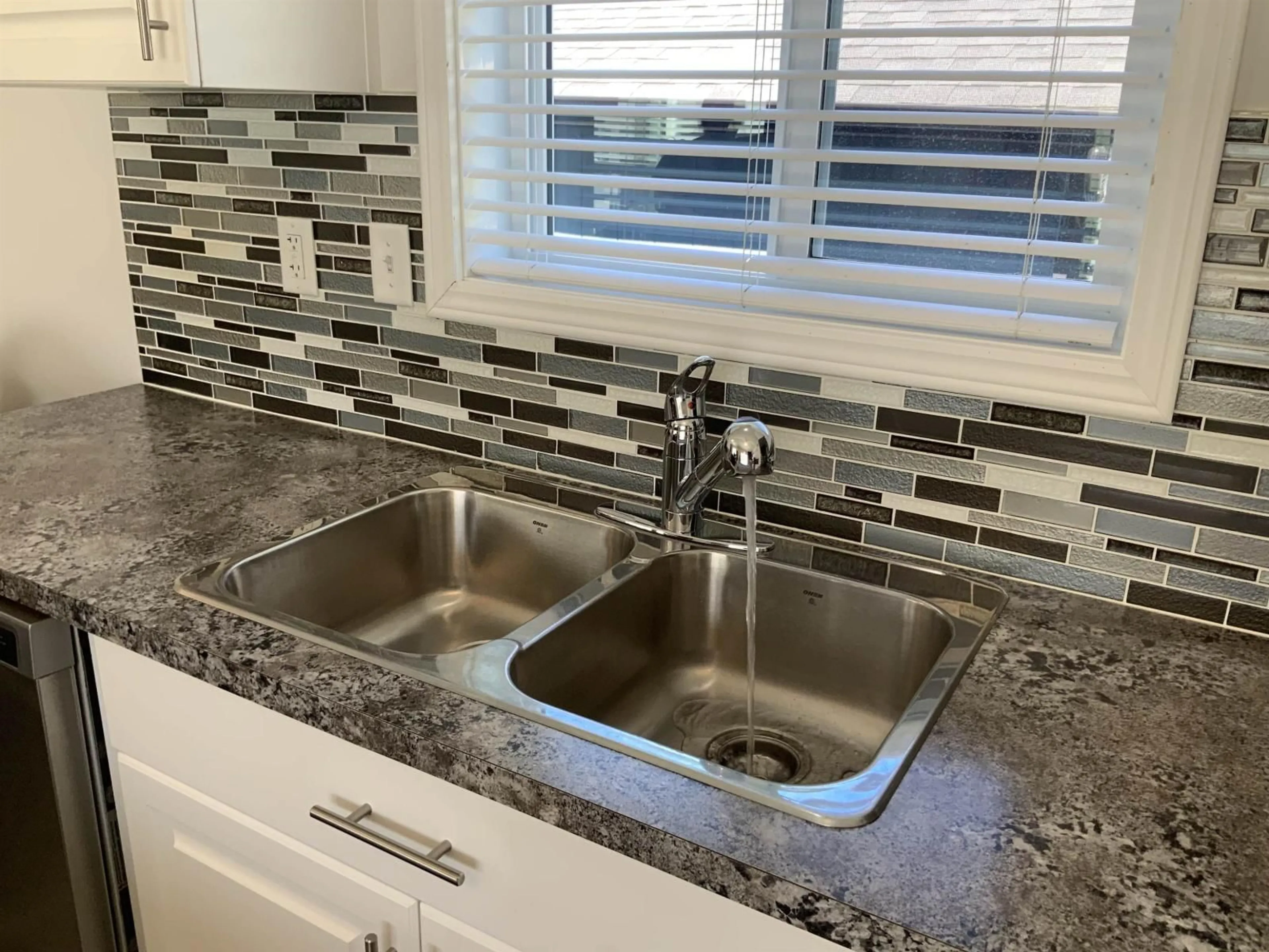 Contemporary kitchen, ceramic/tile floor for 39 - 59060 LOUGHEED HIGHWAY, Agassiz British Columbia V0X1L3
