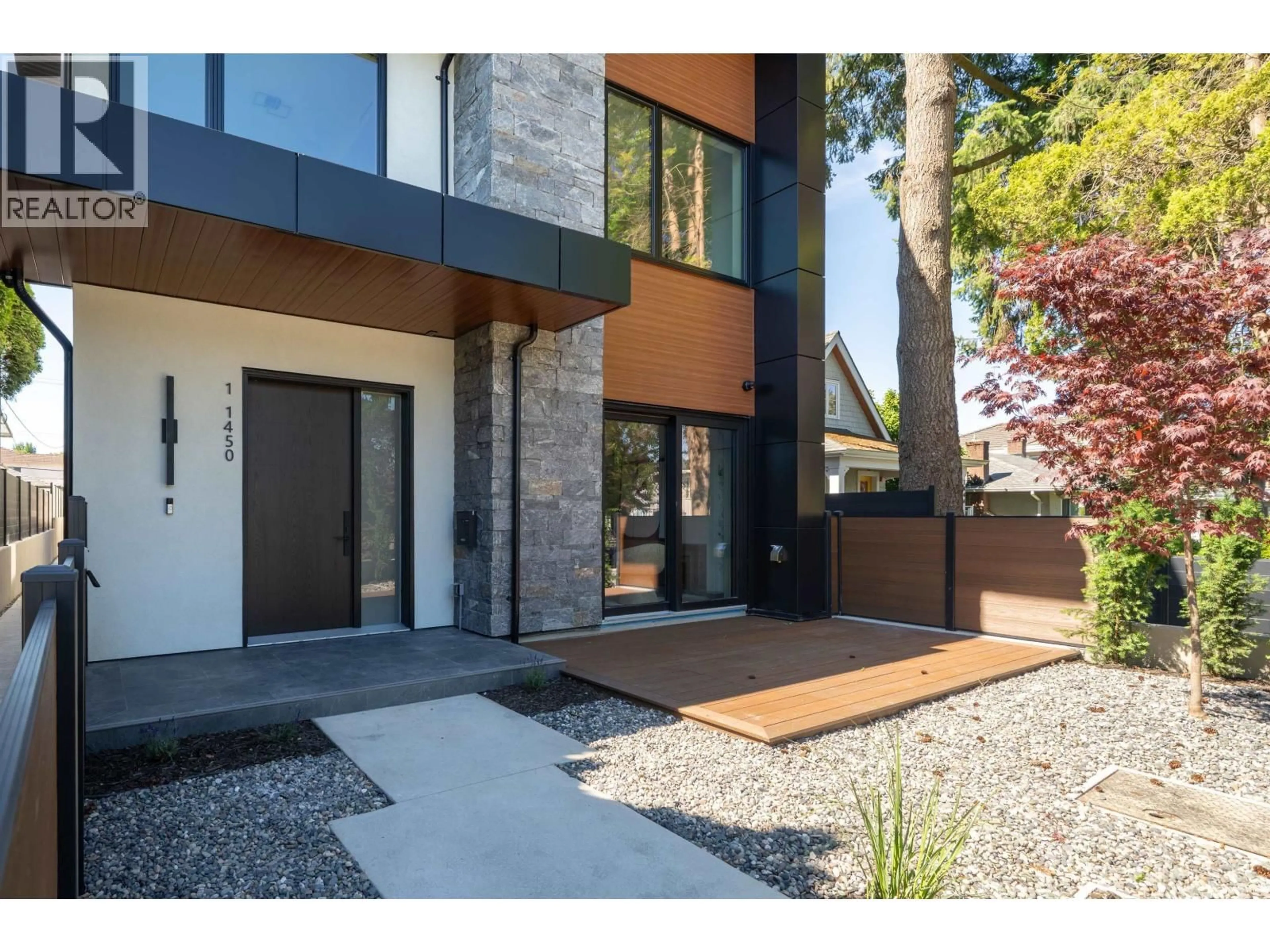 Indoor entryway for 1 - 1450 30TH AVENUE, Vancouver British Columbia V5N3A2