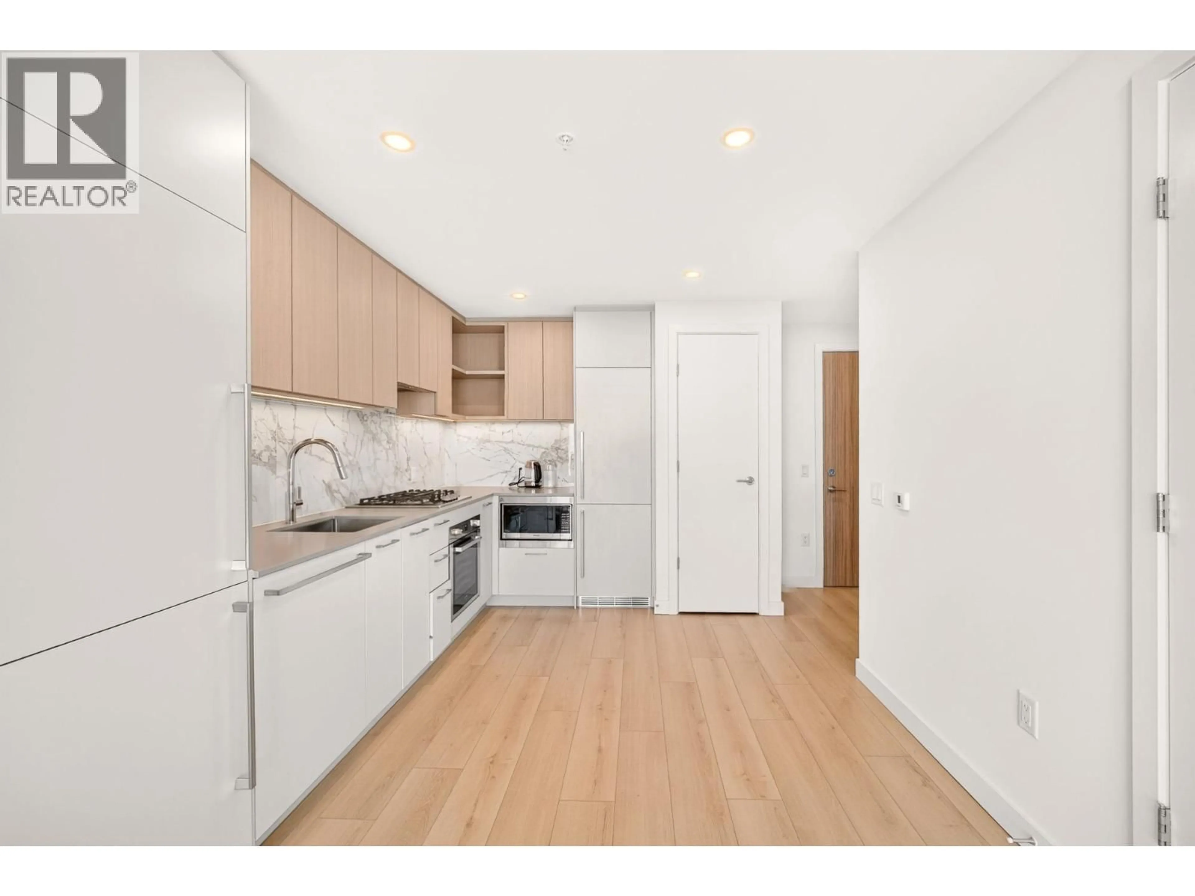 Standard kitchen, wood/laminate floor for 1303 - 6468 WILLINGDON AVENUE, Burnaby British Columbia V5H0L3