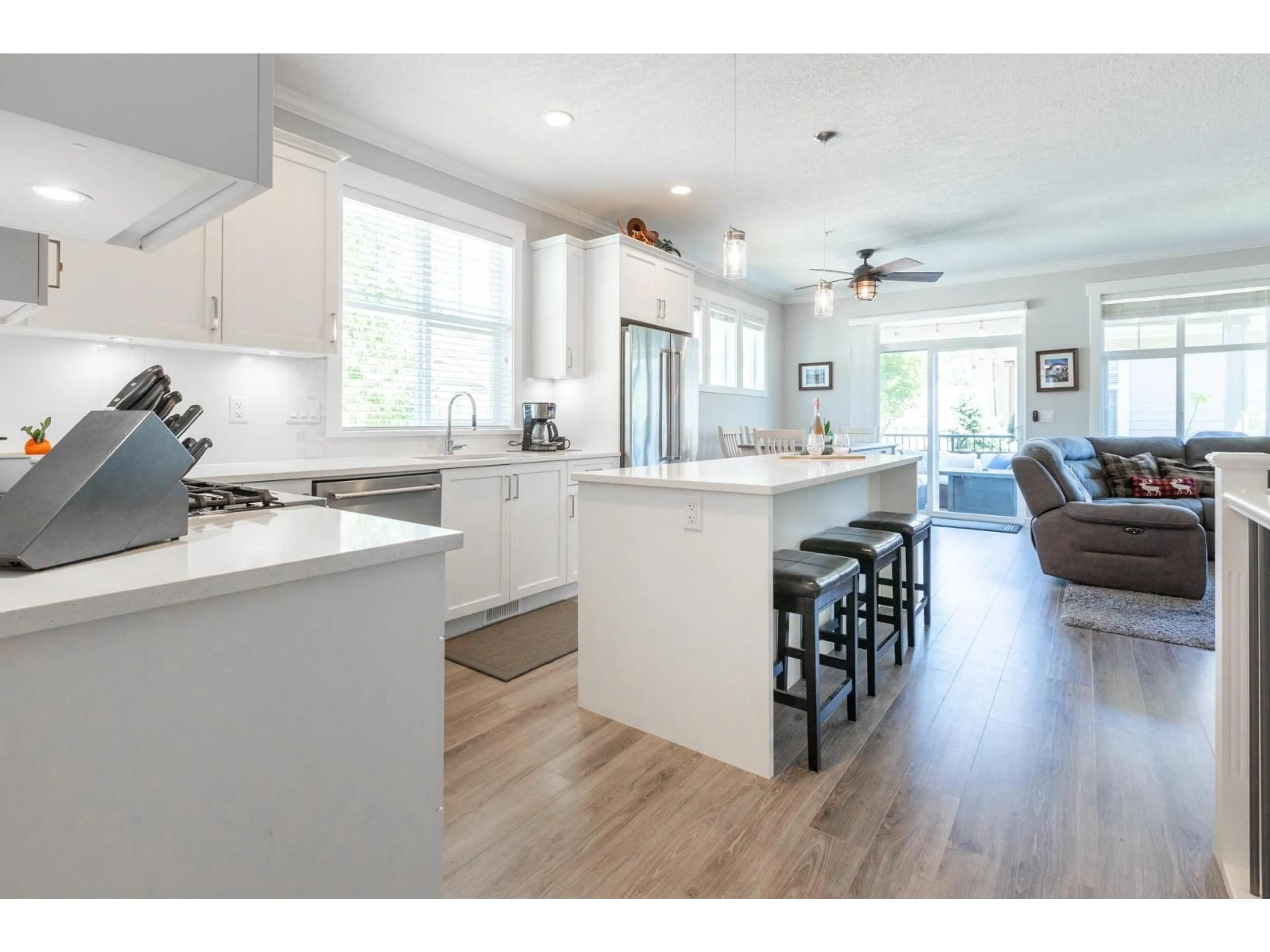 Open concept kitchen, wood/laminate floor for 86 - 7138 210 STREET, Langley British Columbia V2Y0V7