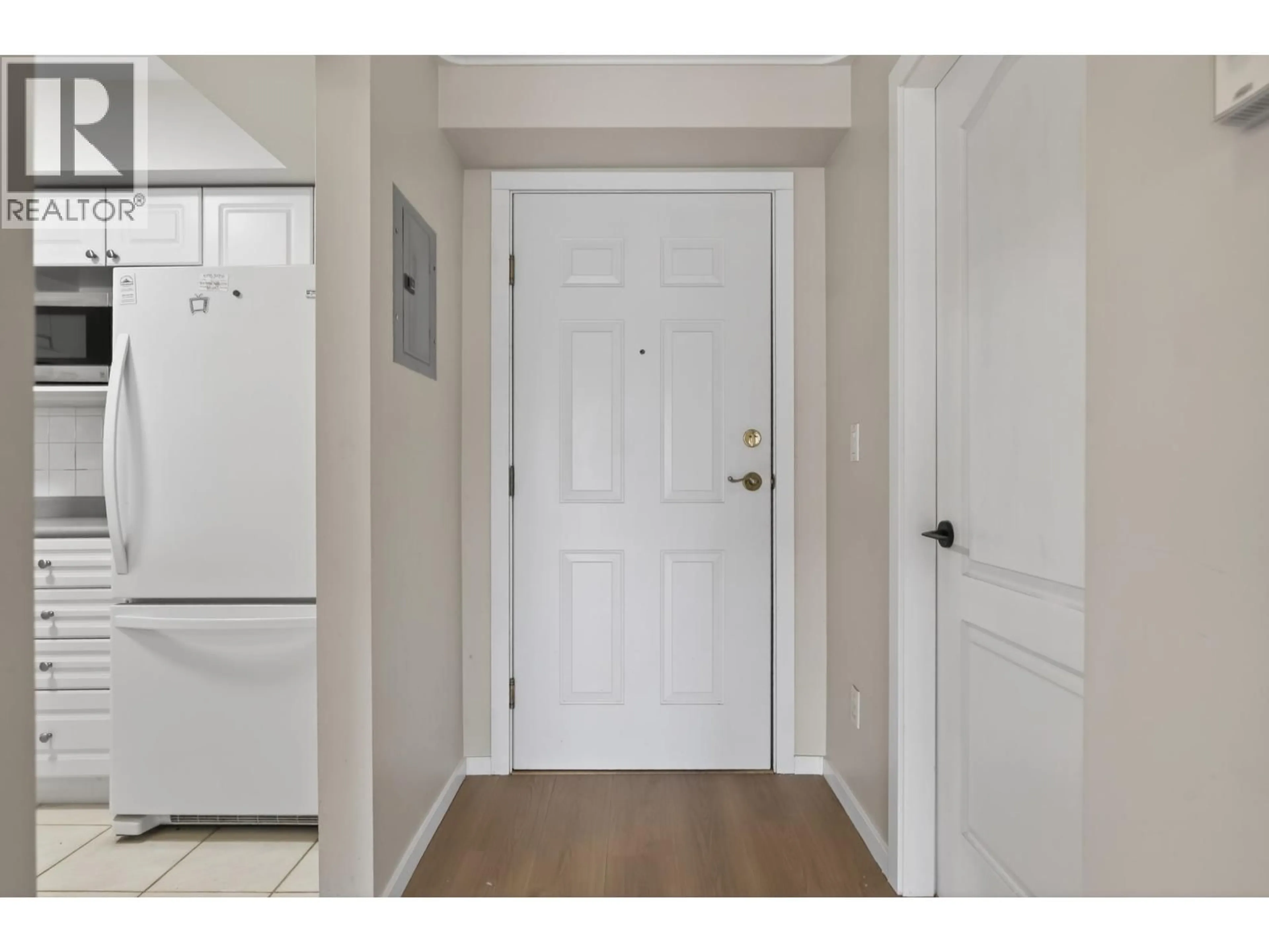 Indoor entryway for 308 - 2340 HAWTHORNE AVENUE, Port Coquitlam British Columbia V3C1W9