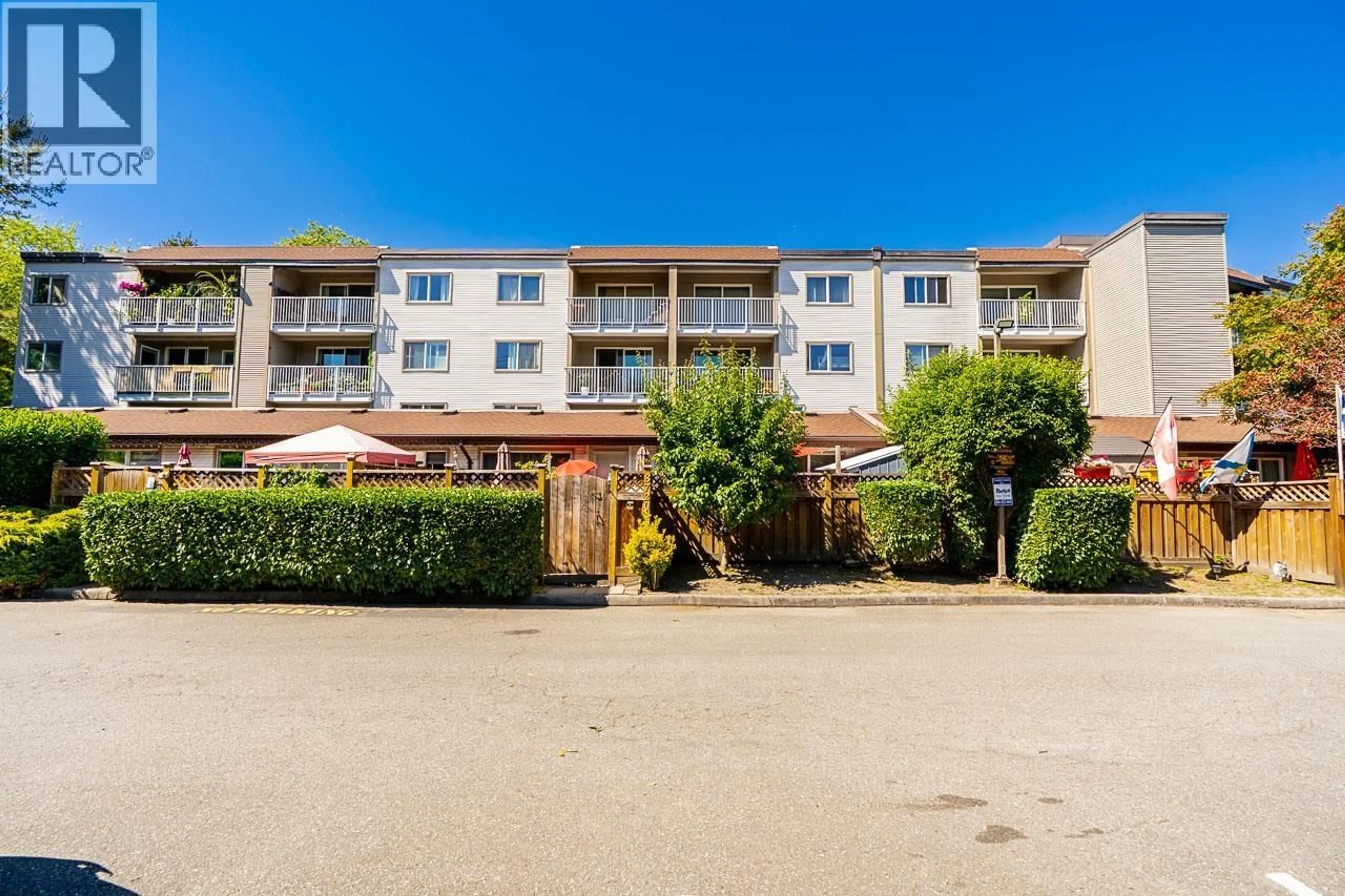 Patio, building for 105 - 8740 CITATION DRIVE, Richmond British Columbia V6Y3A3