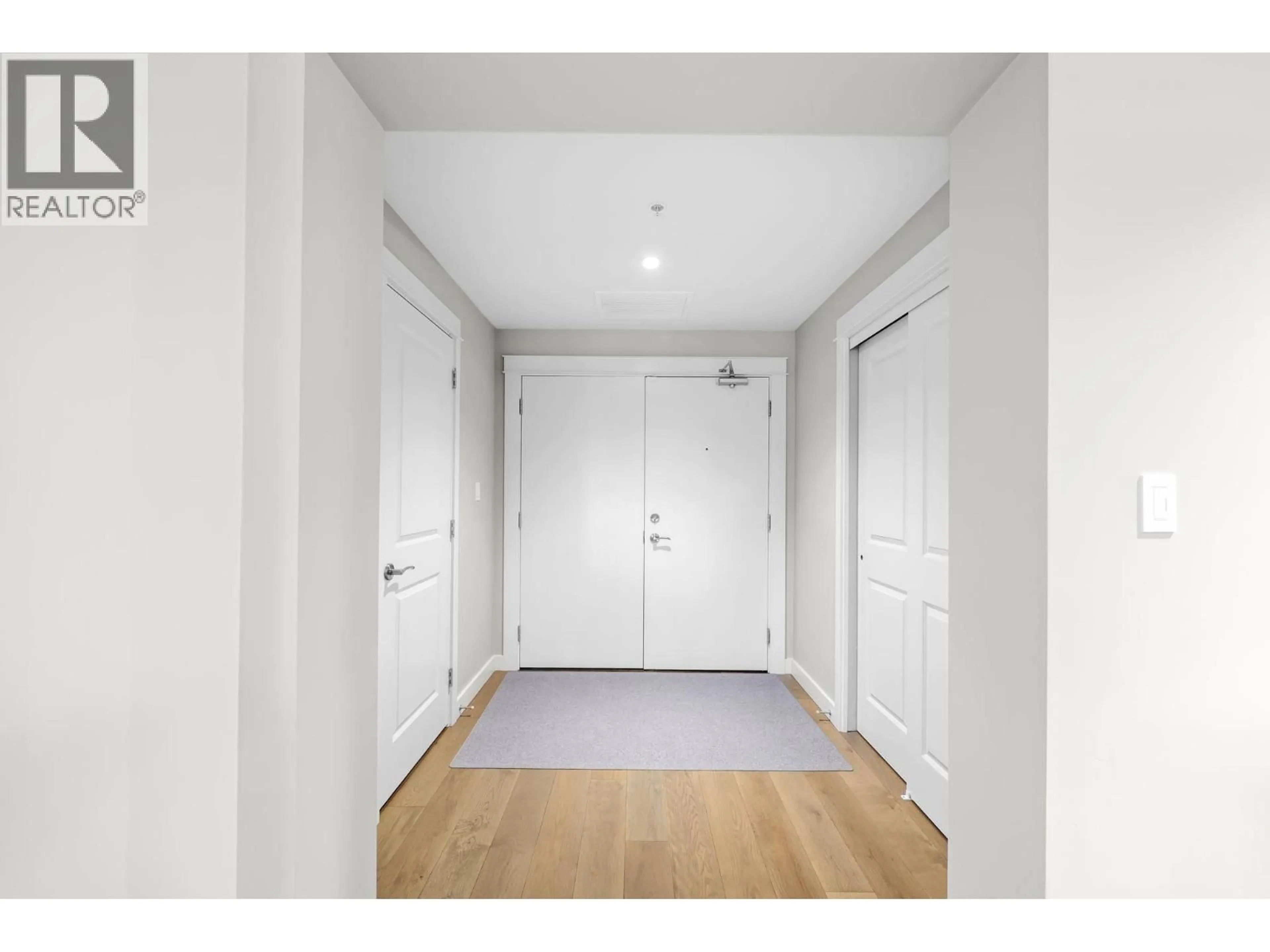 Indoor entryway for 105 - 4977 SPRINGS BOULEVARD, Tsawwassen British Columbia V4M0C1