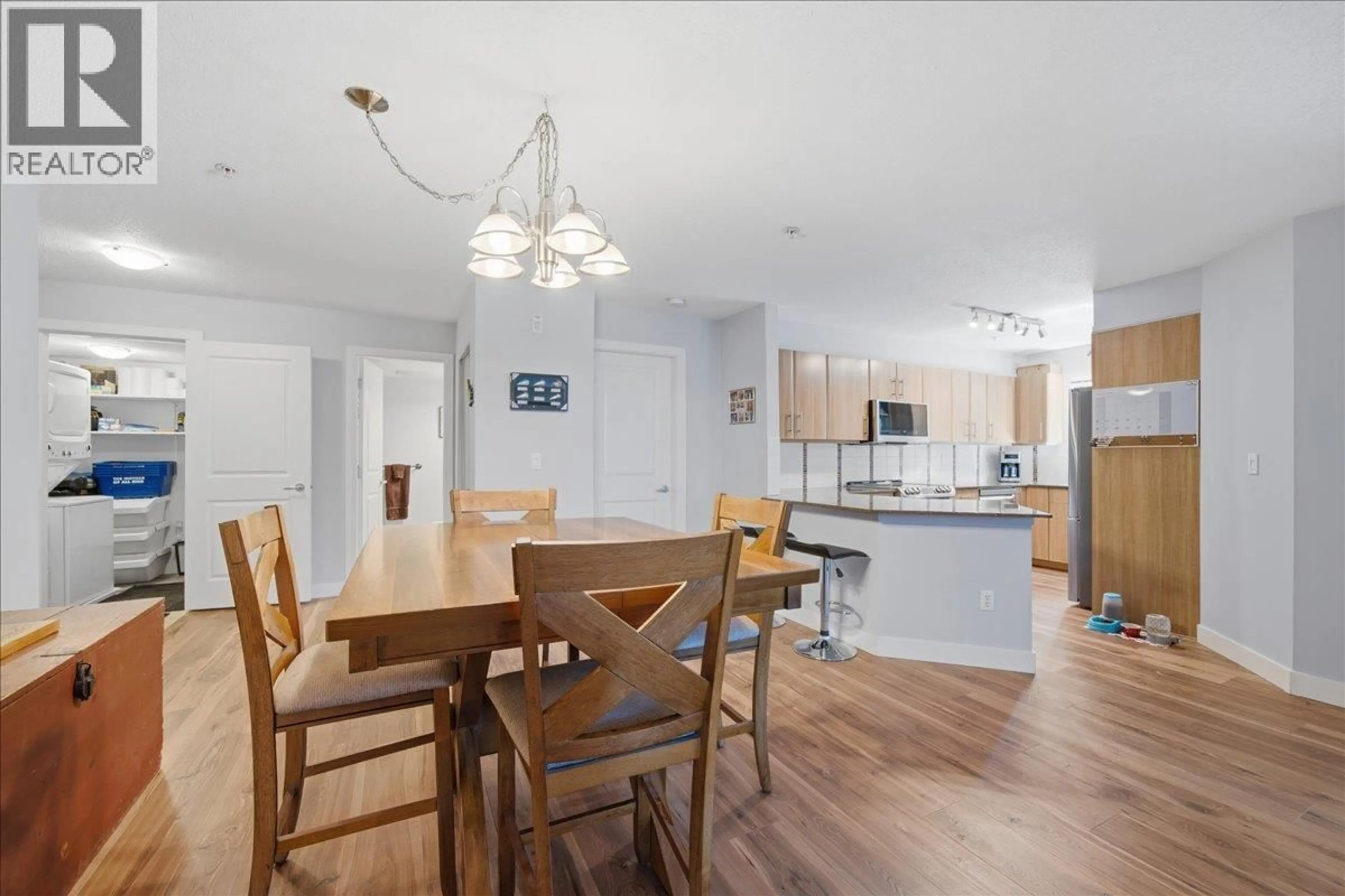 Open concept kitchen, wood/laminate floor for 212 - 12020 207A STREET, Maple Ridge British Columbia V2X8V2