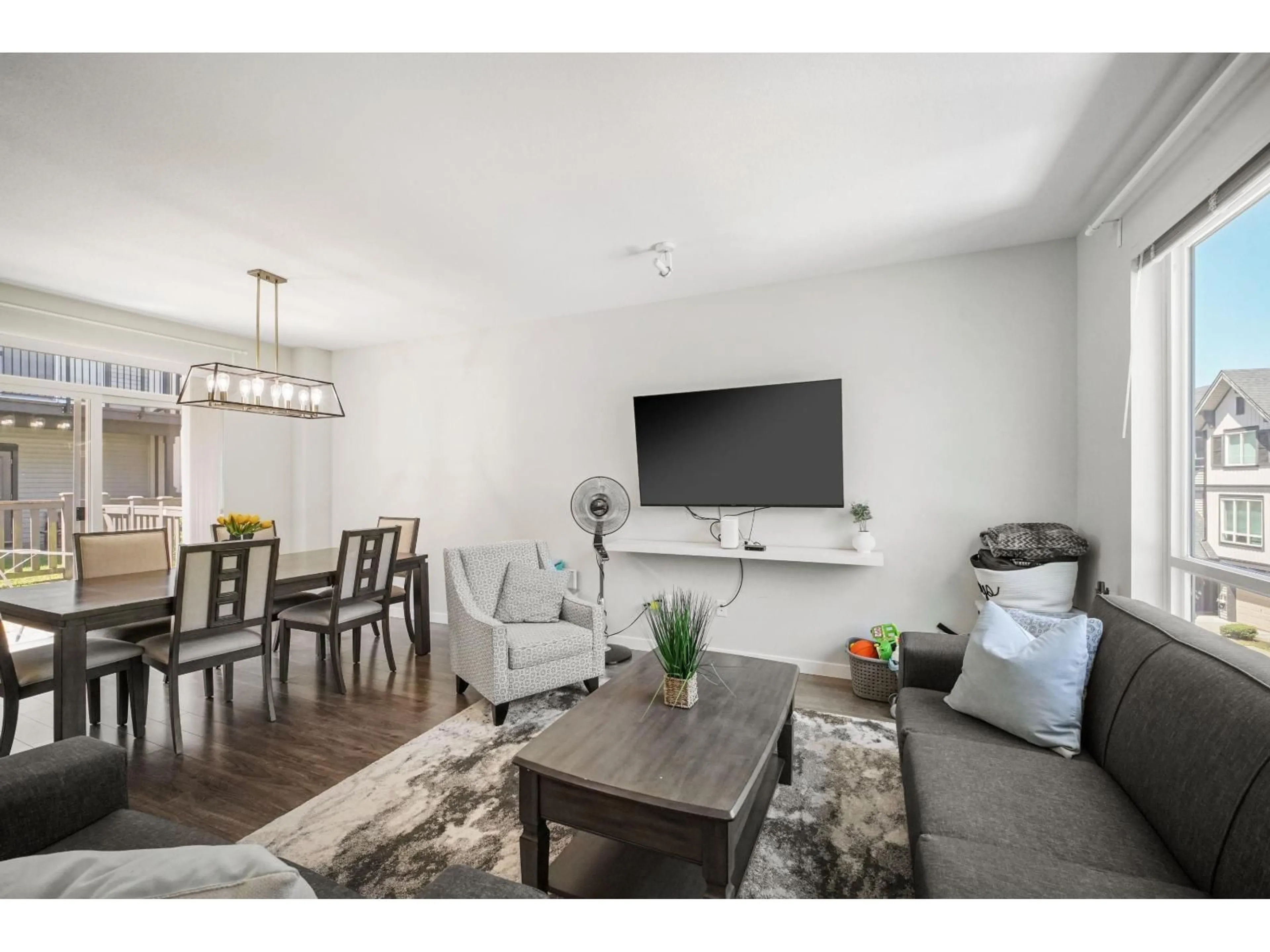Living room with furniture, wood/laminate floor for 29 - 30930 WESTRIDGE PLACE, Abbotsford British Columbia V2T0H6