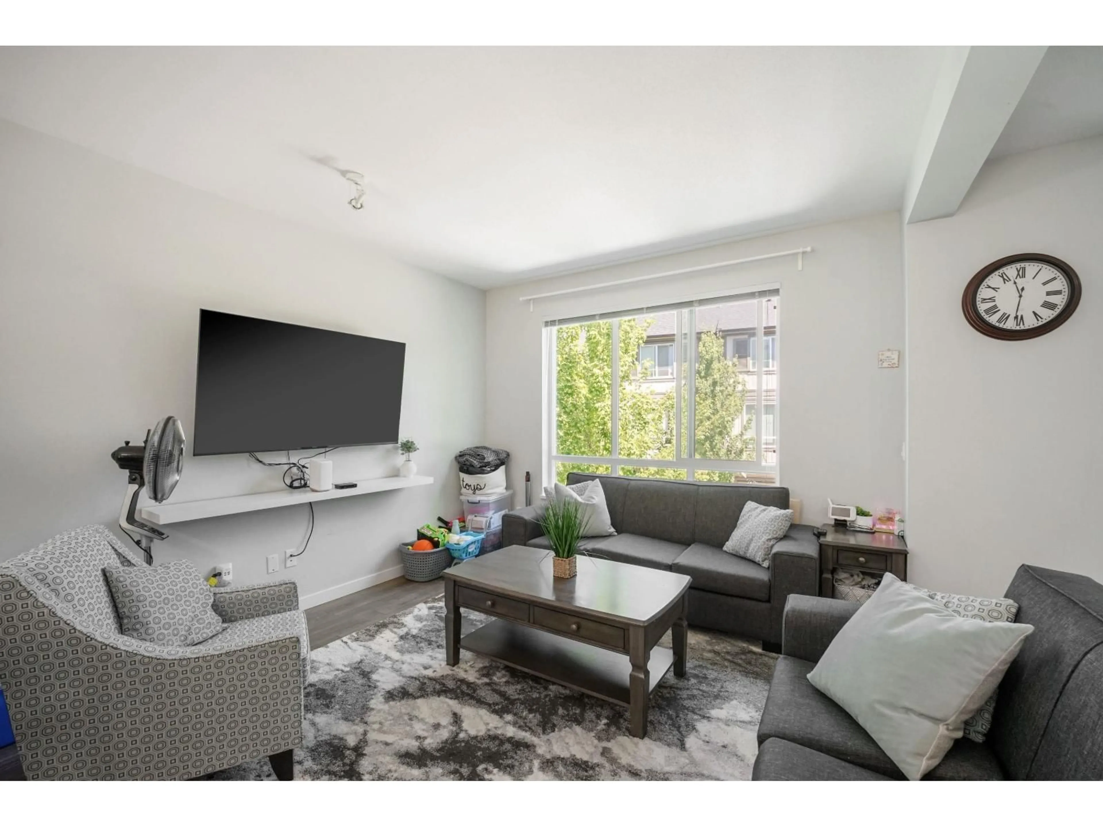 Living room with furniture, wood/laminate floor for 29 - 30930 WESTRIDGE PLACE, Abbotsford British Columbia V2T0H6