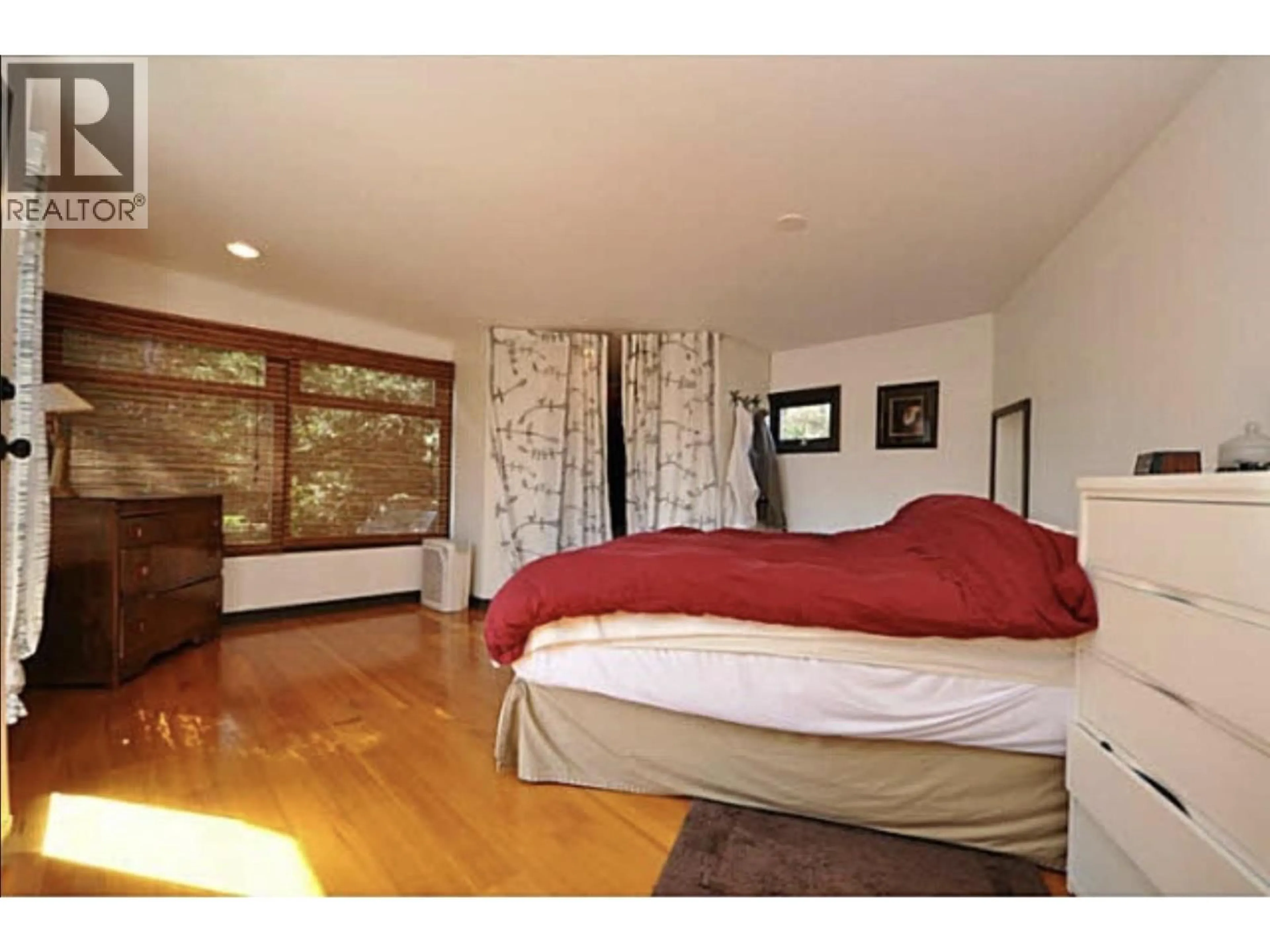 Bedroom with bed, wood/laminate floor for 937 UNDERHILL DRIVE, Delta British Columbia V4M2V4