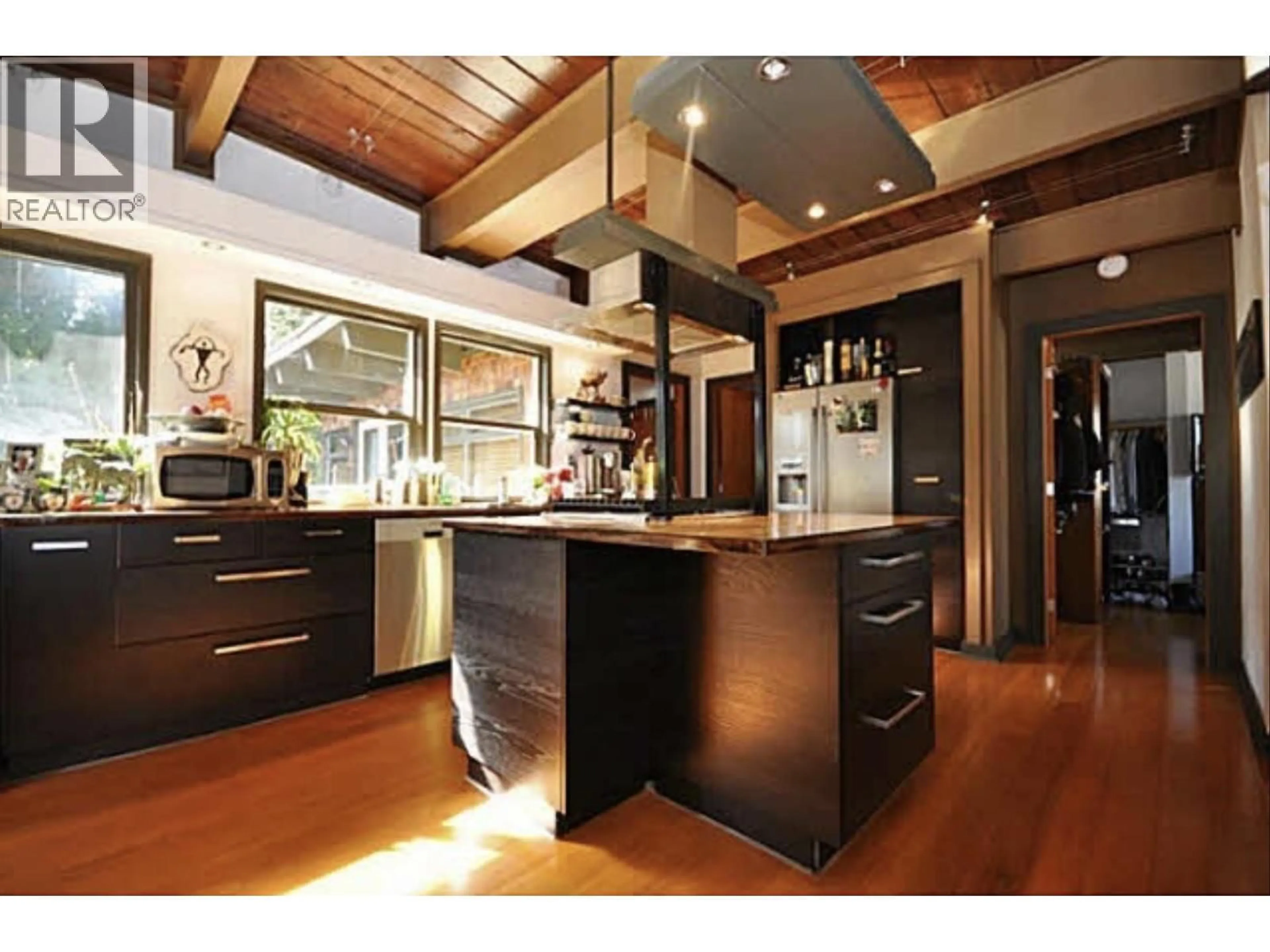 Contemporary kitchen, wood/laminate floor for 937 UNDERHILL DRIVE, Delta British Columbia V4M2V4
