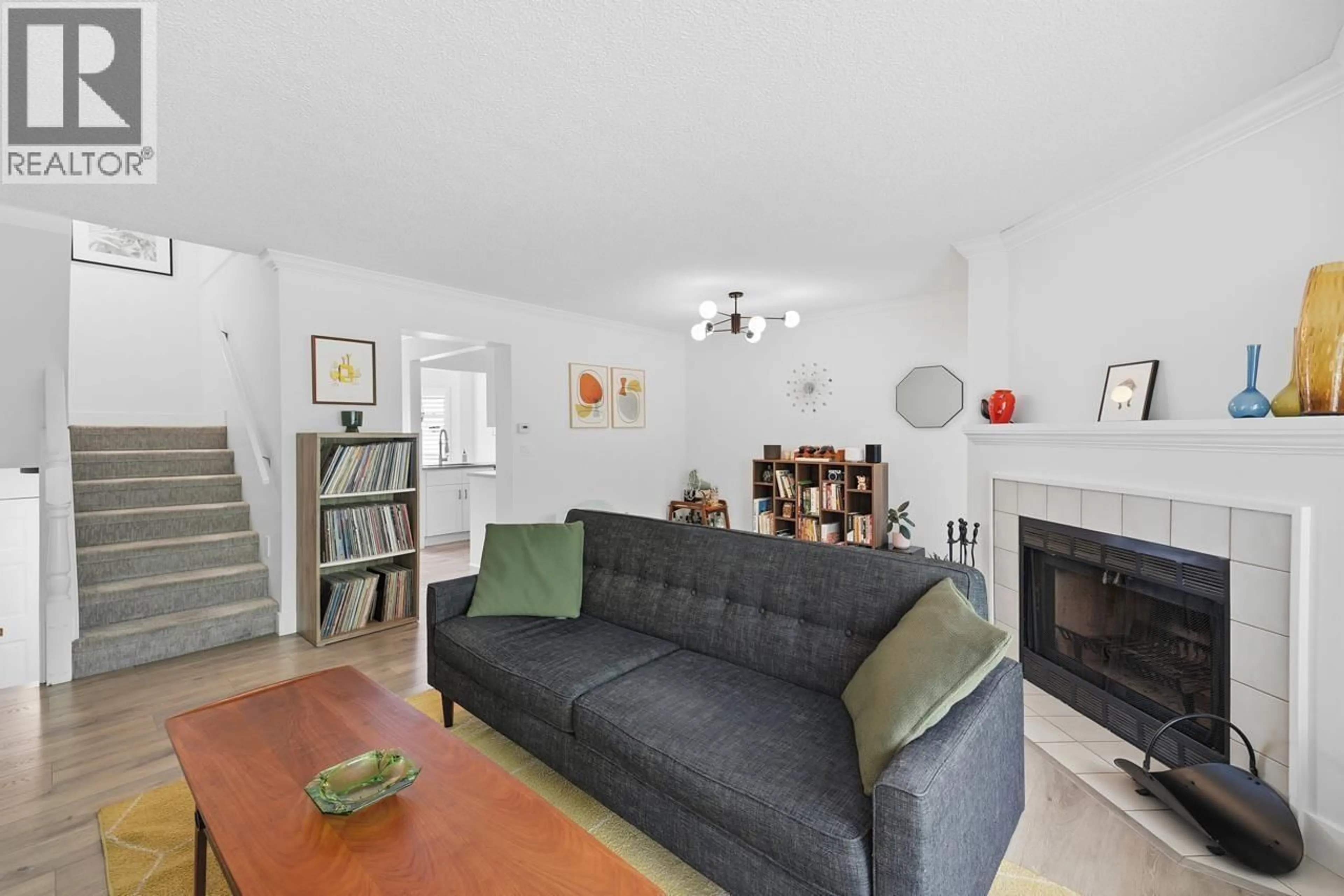 Living room with furniture, unknown for 50 - 1195 FALCON DRIVE, Coquitlam British Columbia V3E2H1