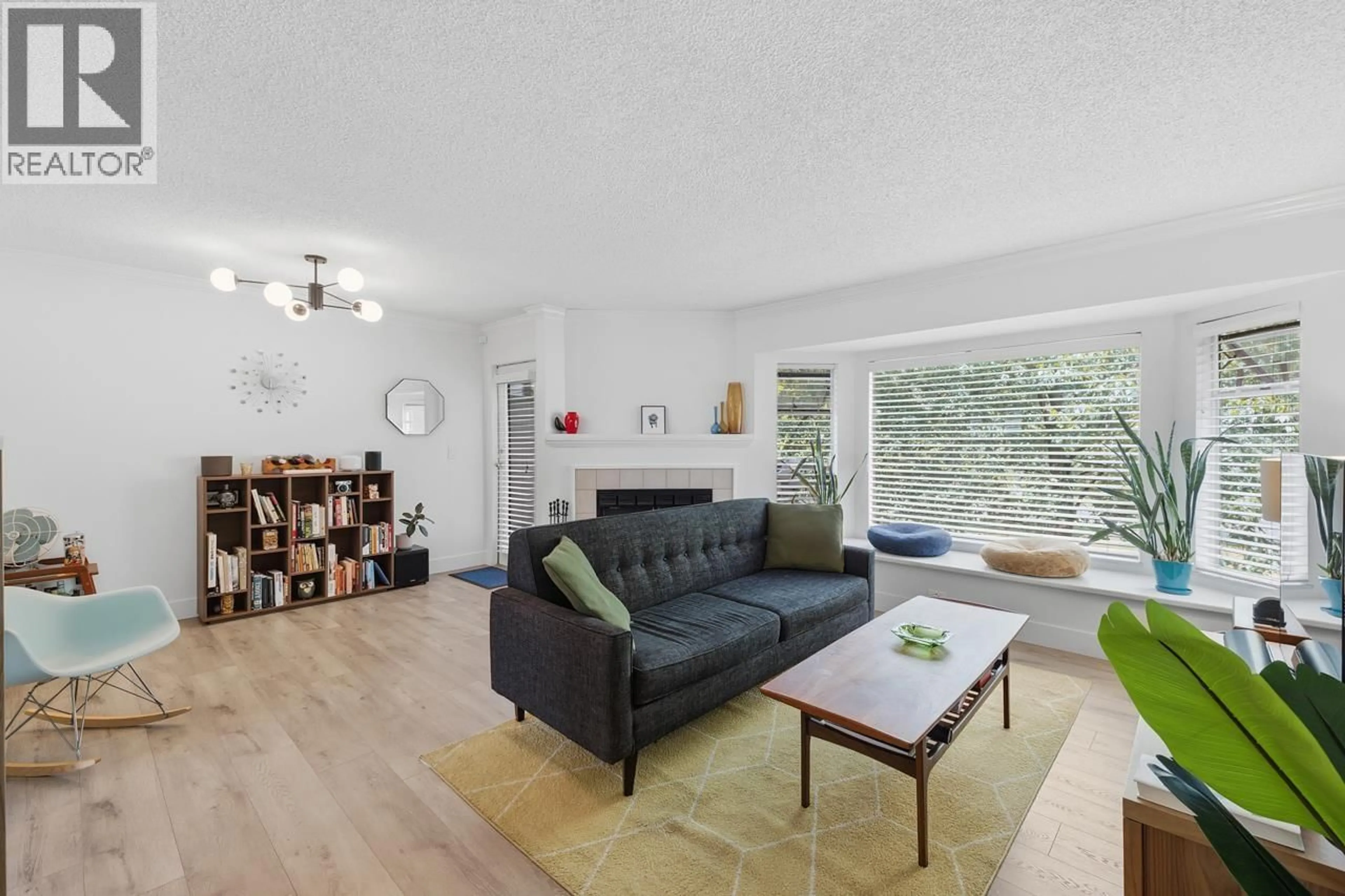 Living room with furniture, wood/laminate floor for 50 - 1195 FALCON DRIVE, Coquitlam British Columbia V3E2H1