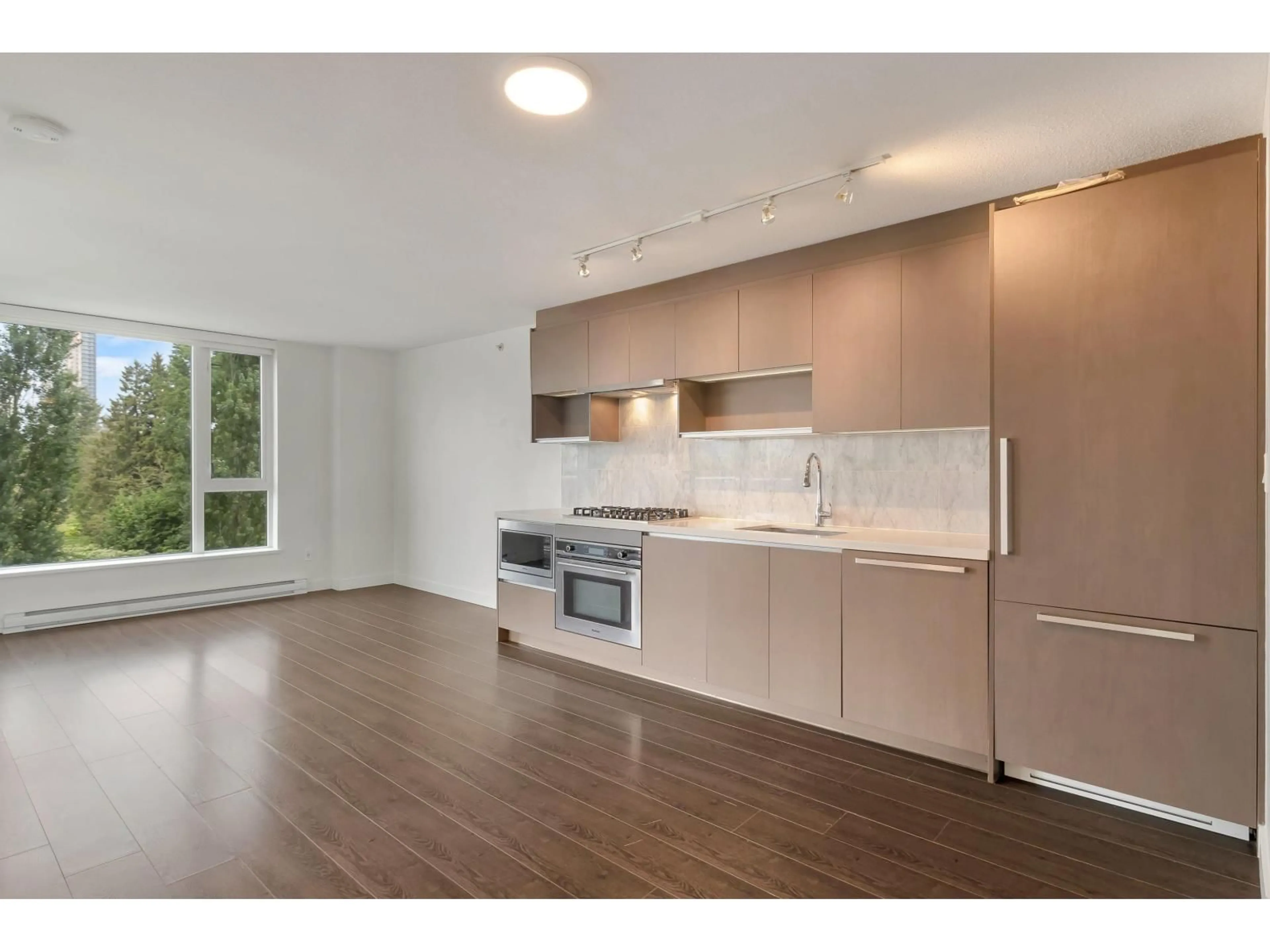 Open concept kitchen, wood/laminate floor for 809 - 13750 100 AVENUE, Surrey British Columbia V3T0L3