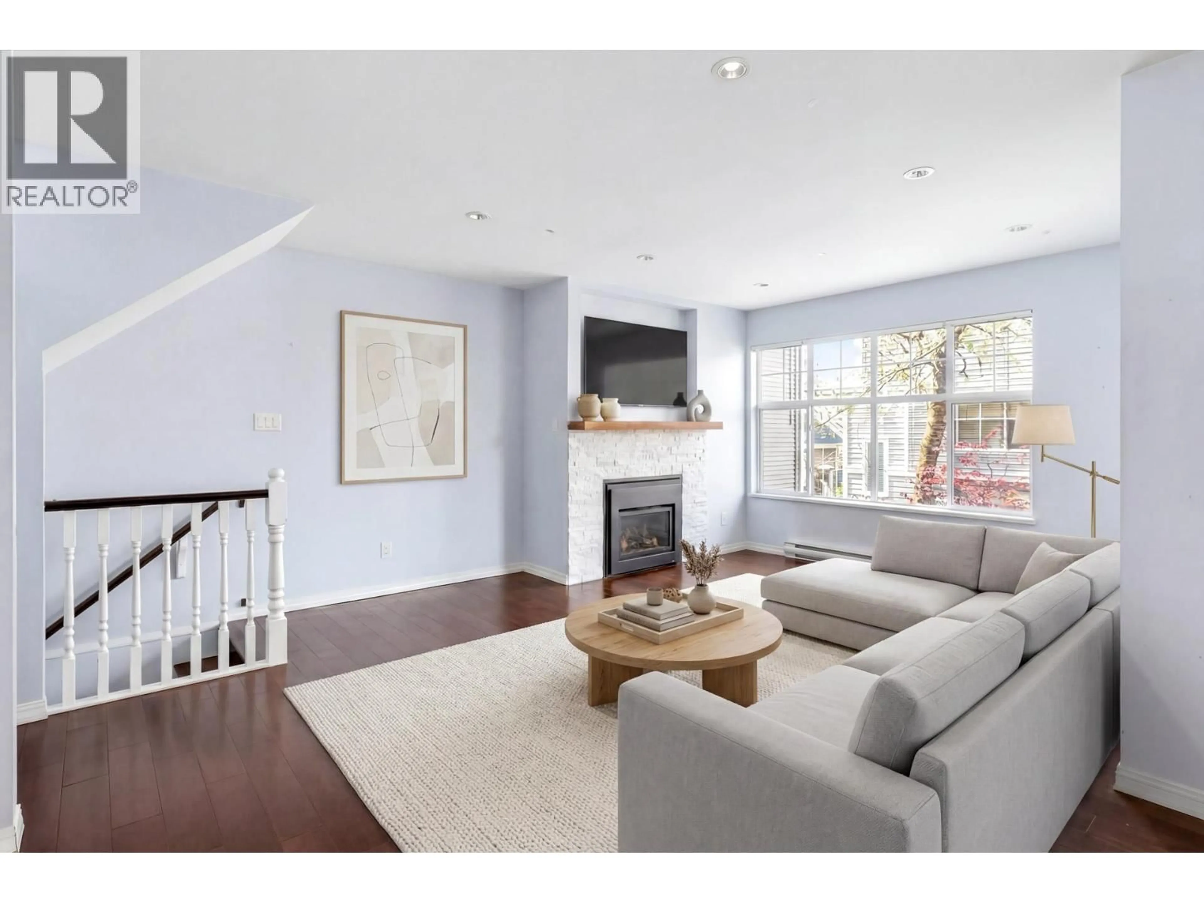 Living room with furniture, unknown for 34 - 2450 HAWTHORNE AVENUE, Port Coquitlam British Columbia V3C6B3