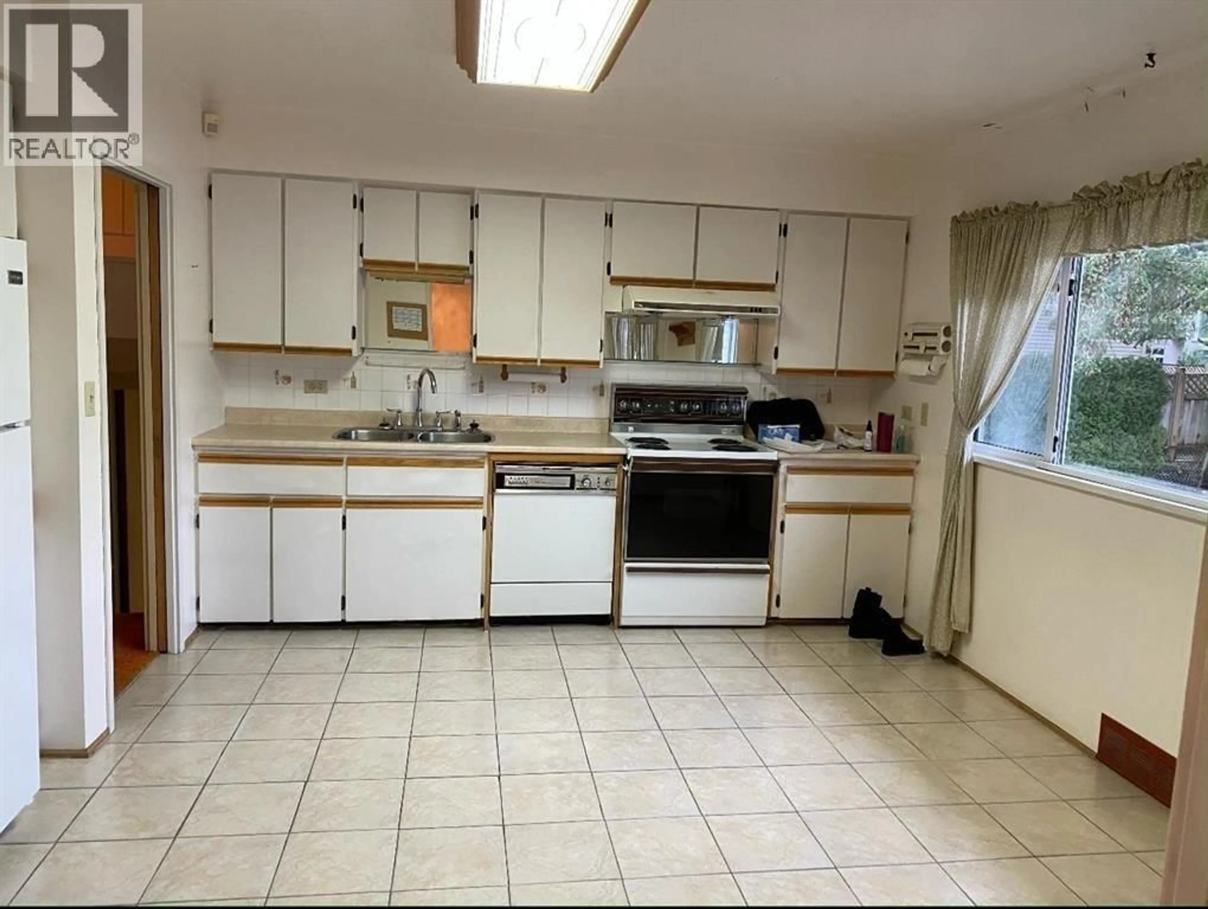Standard kitchen, unknown for 8280 FRANCIS ROAD, Richmond British Columbia V6Y1A4