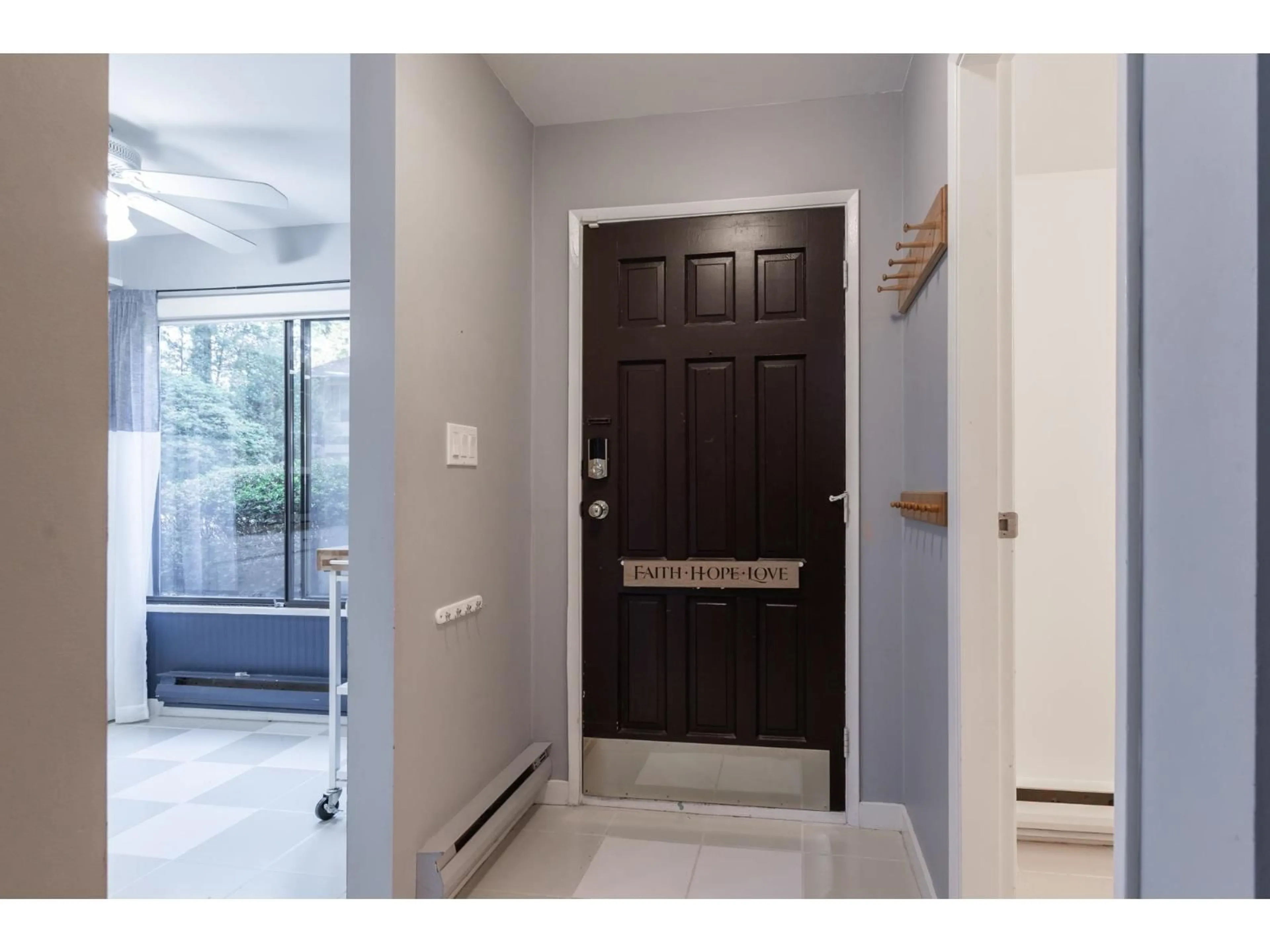Indoor entryway for 24 - 3015 TRETHEWEY STREET, Abbotsford British Columbia V2T3R4